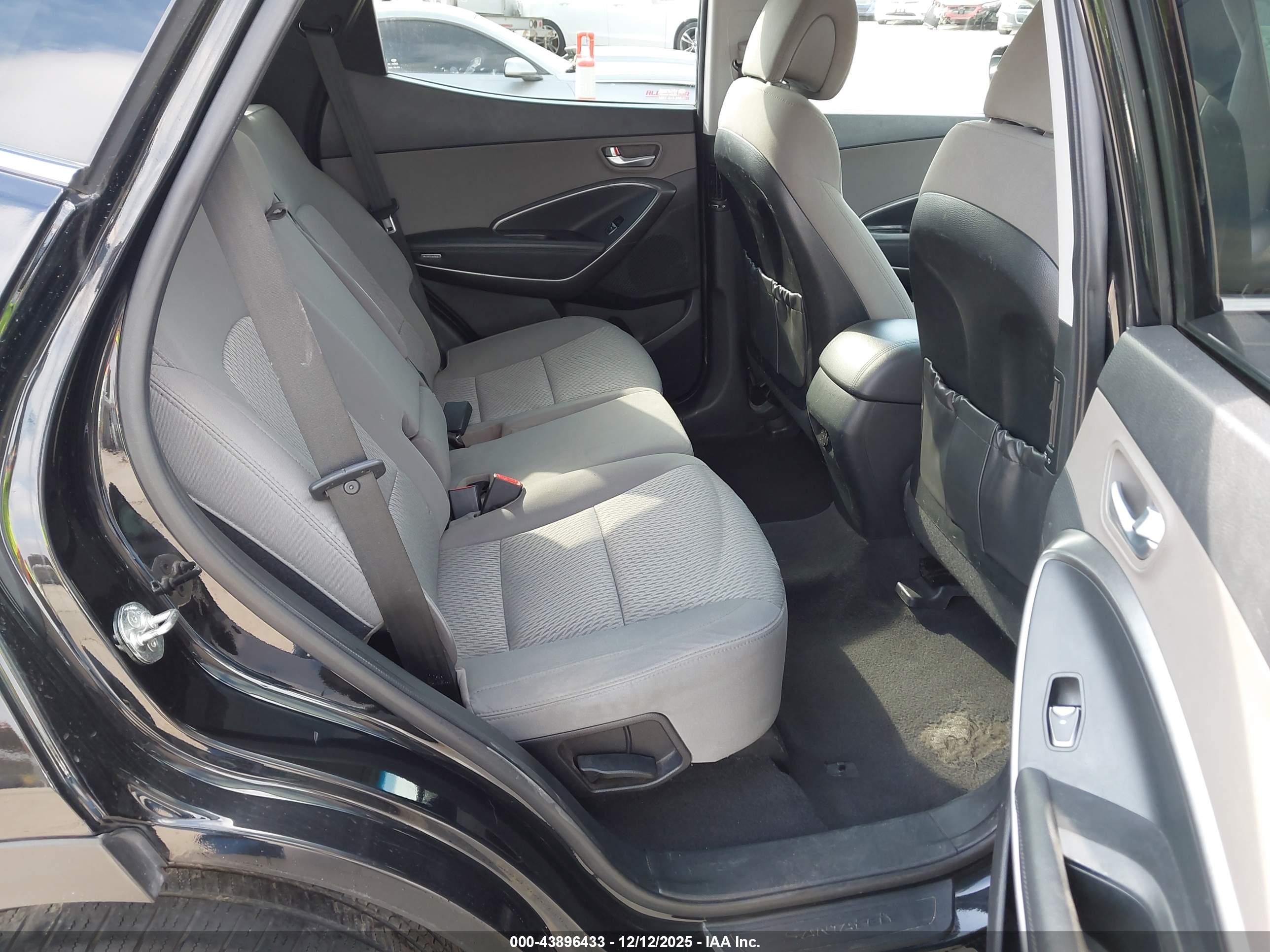 HYUNDAI SANTA image 8