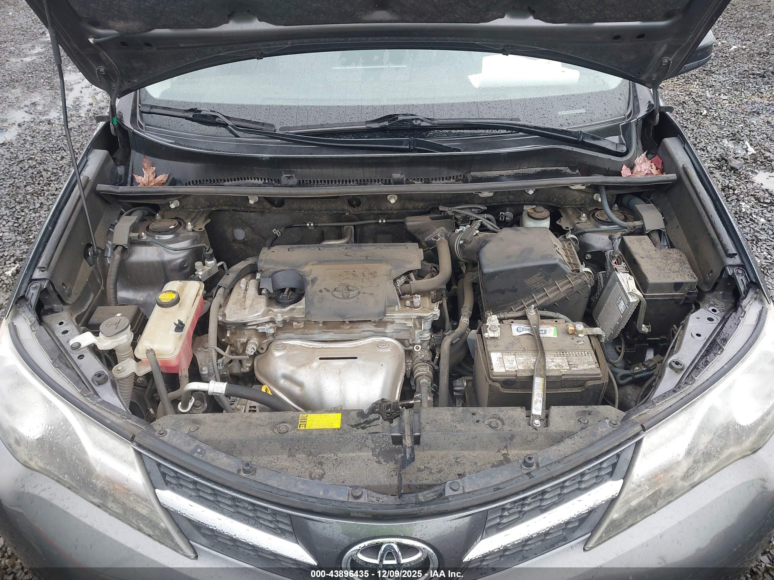TOYOTA RAV4 image 10