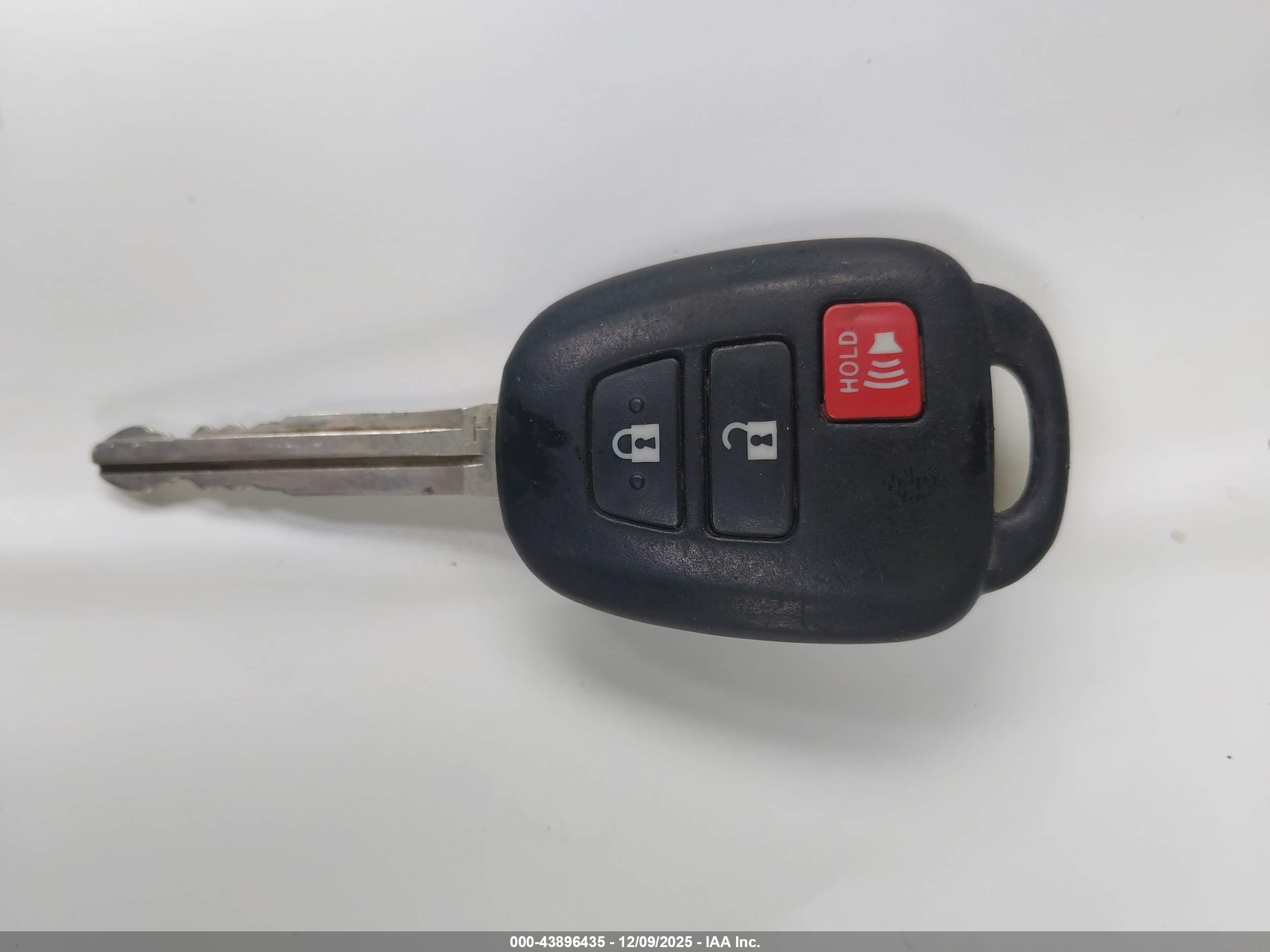 TOYOTA RAV4 image 11