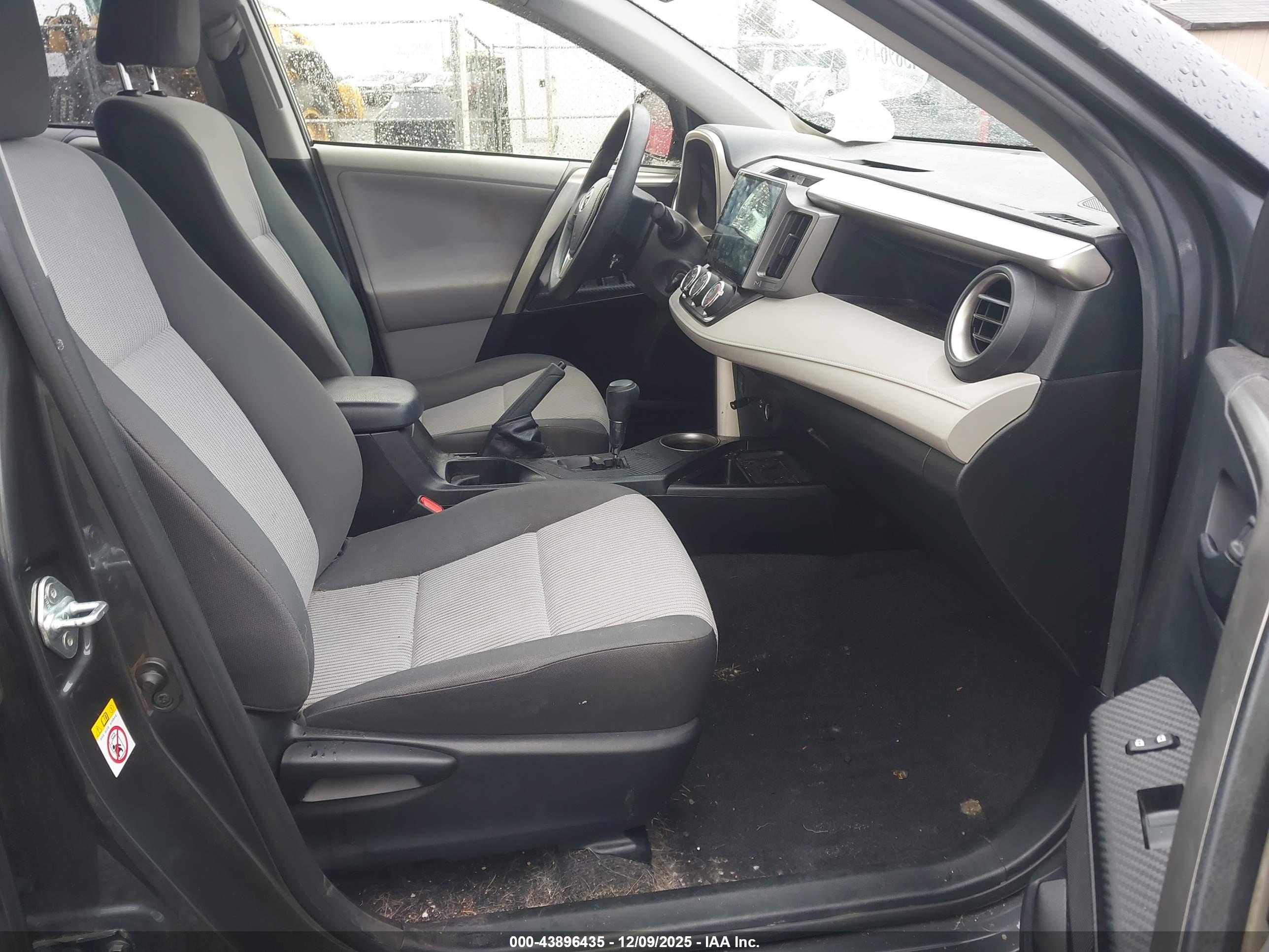 TOYOTA RAV4 image 5