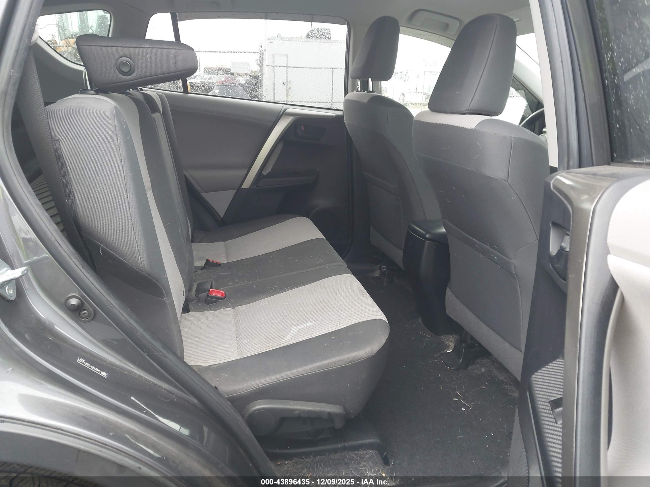 TOYOTA RAV4 image 8