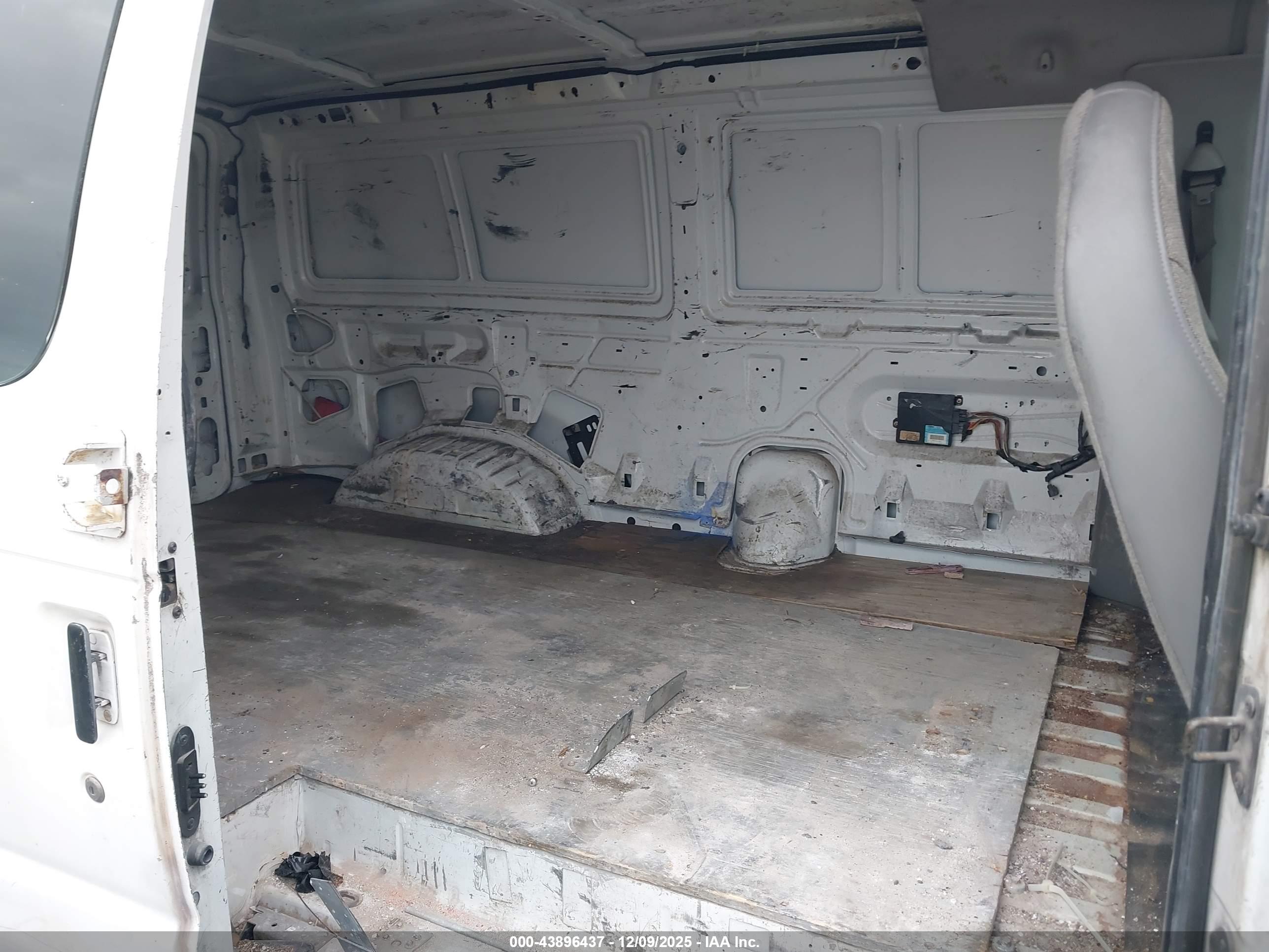 FORD E-250 image 8