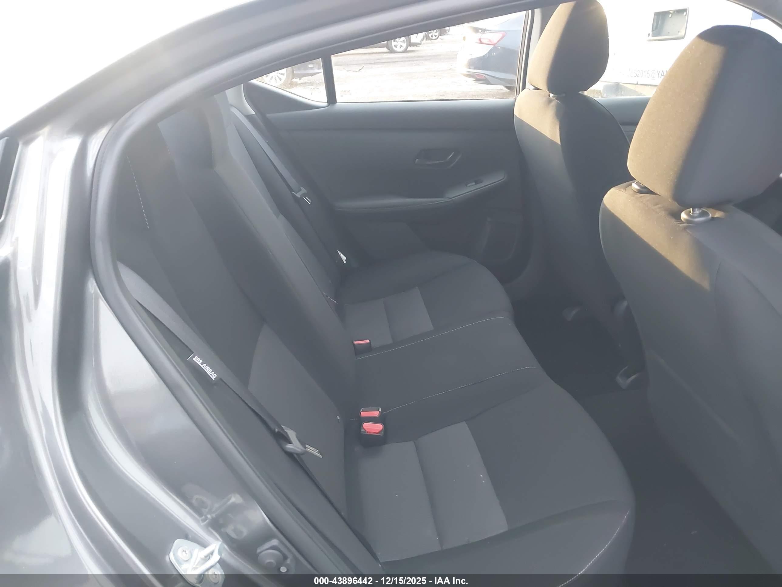NISSAN SENTRA image 8