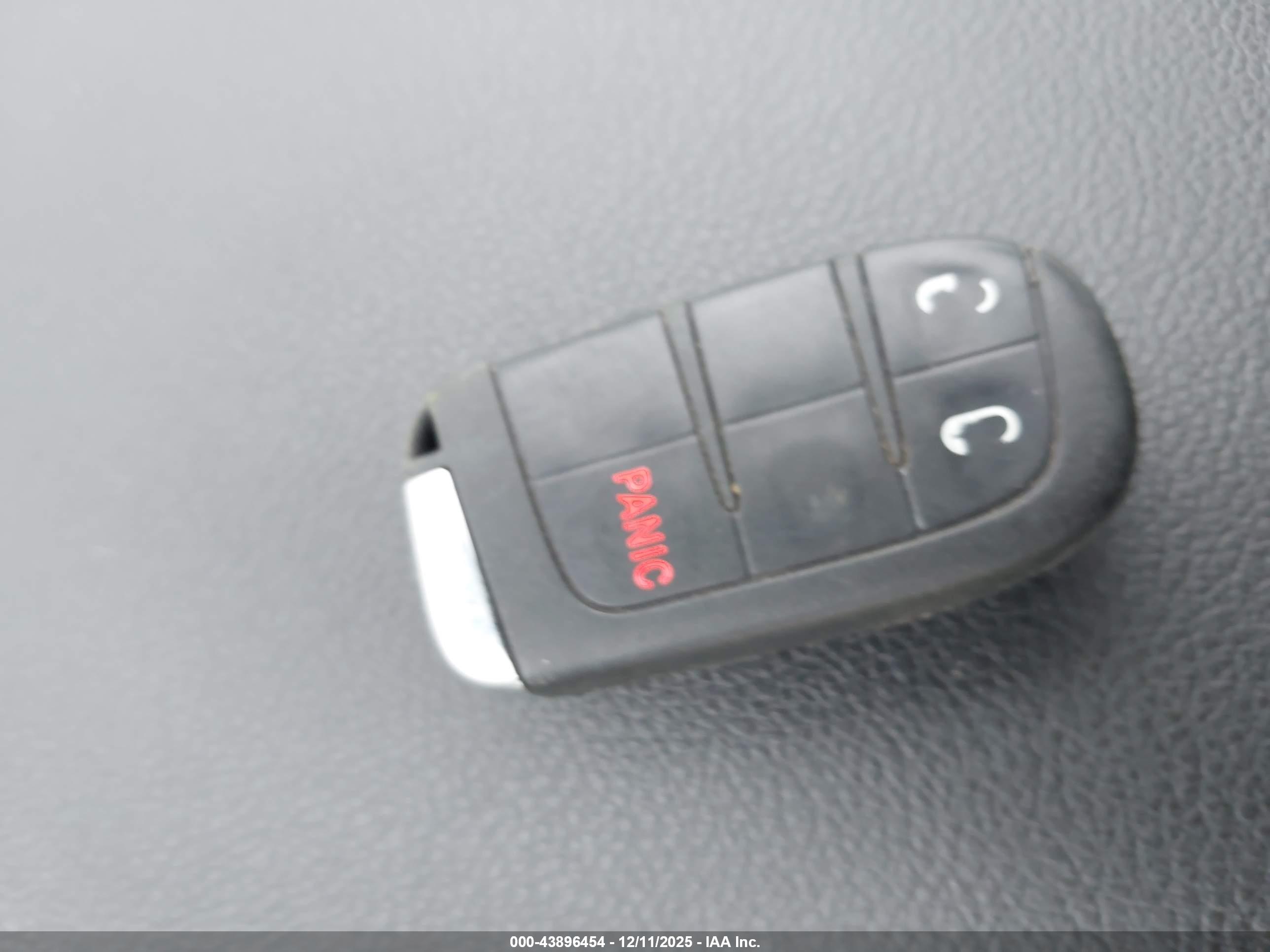 JEEP RENEGADE image 11