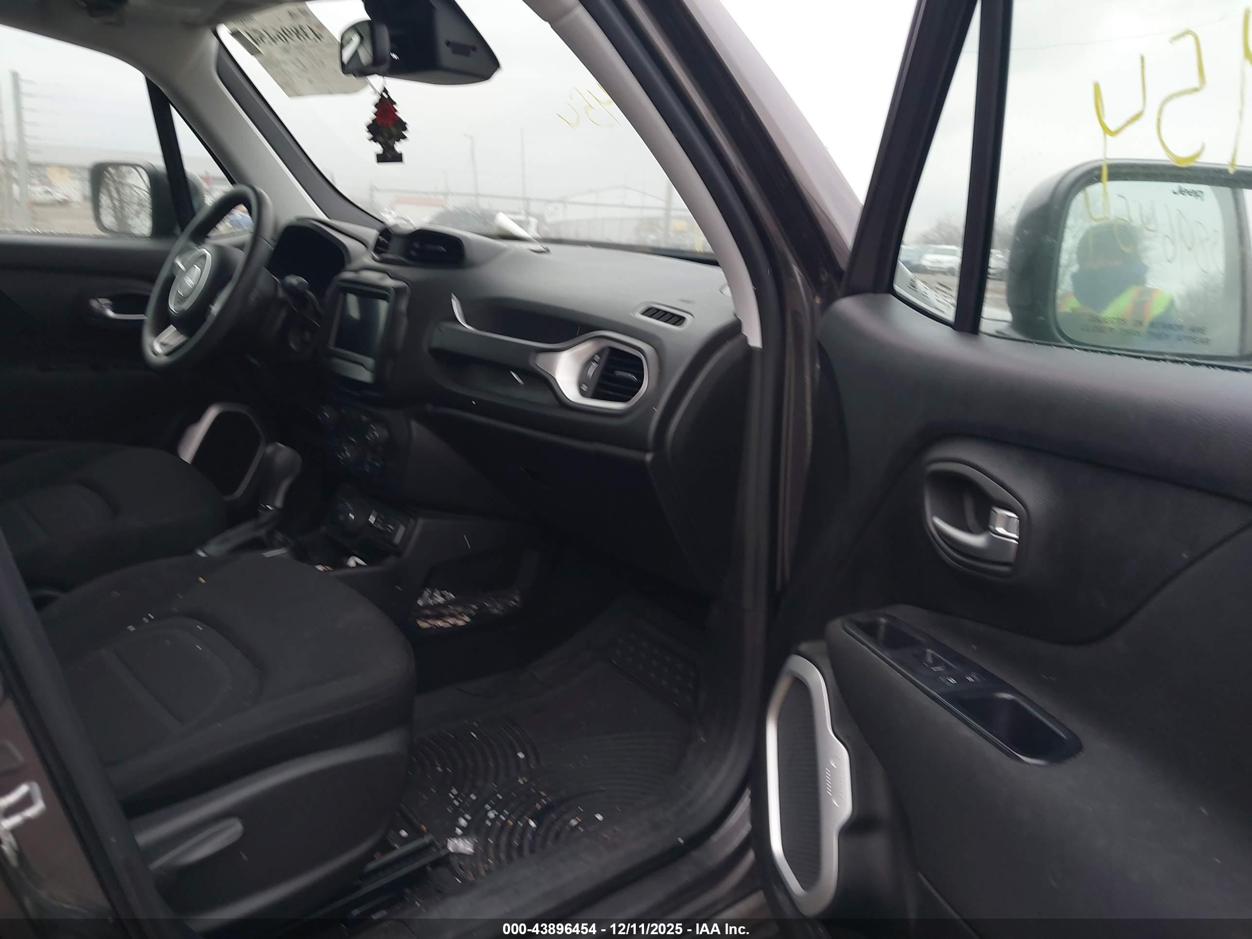 JEEP RENEGADE image 5
