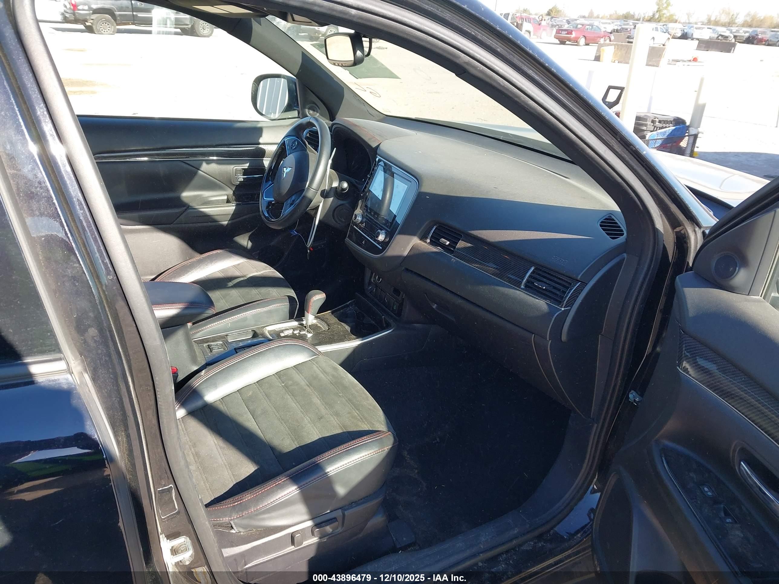 MITSUBISHI OUTLANDER image 5