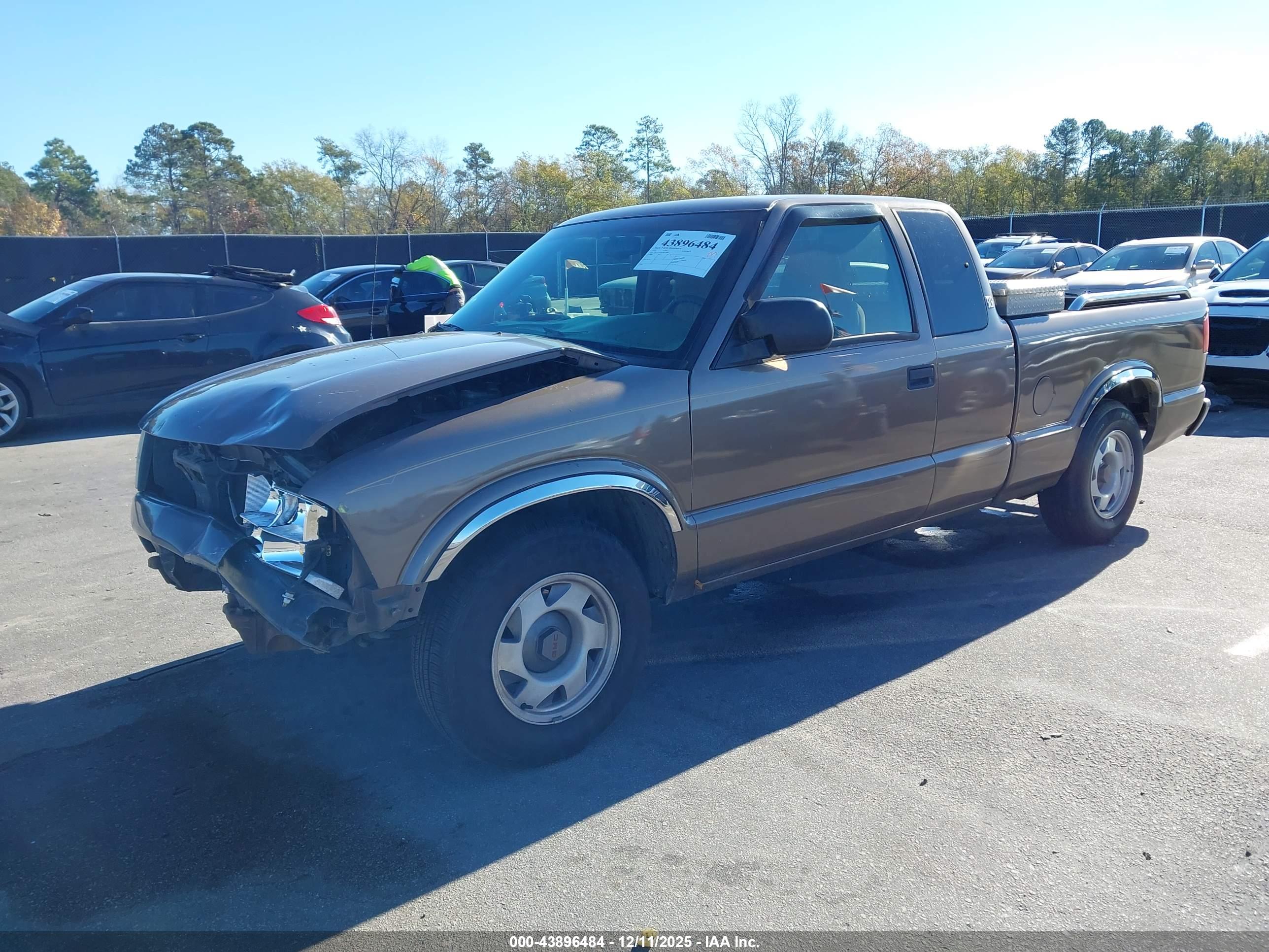 GMC SONOMA image 2