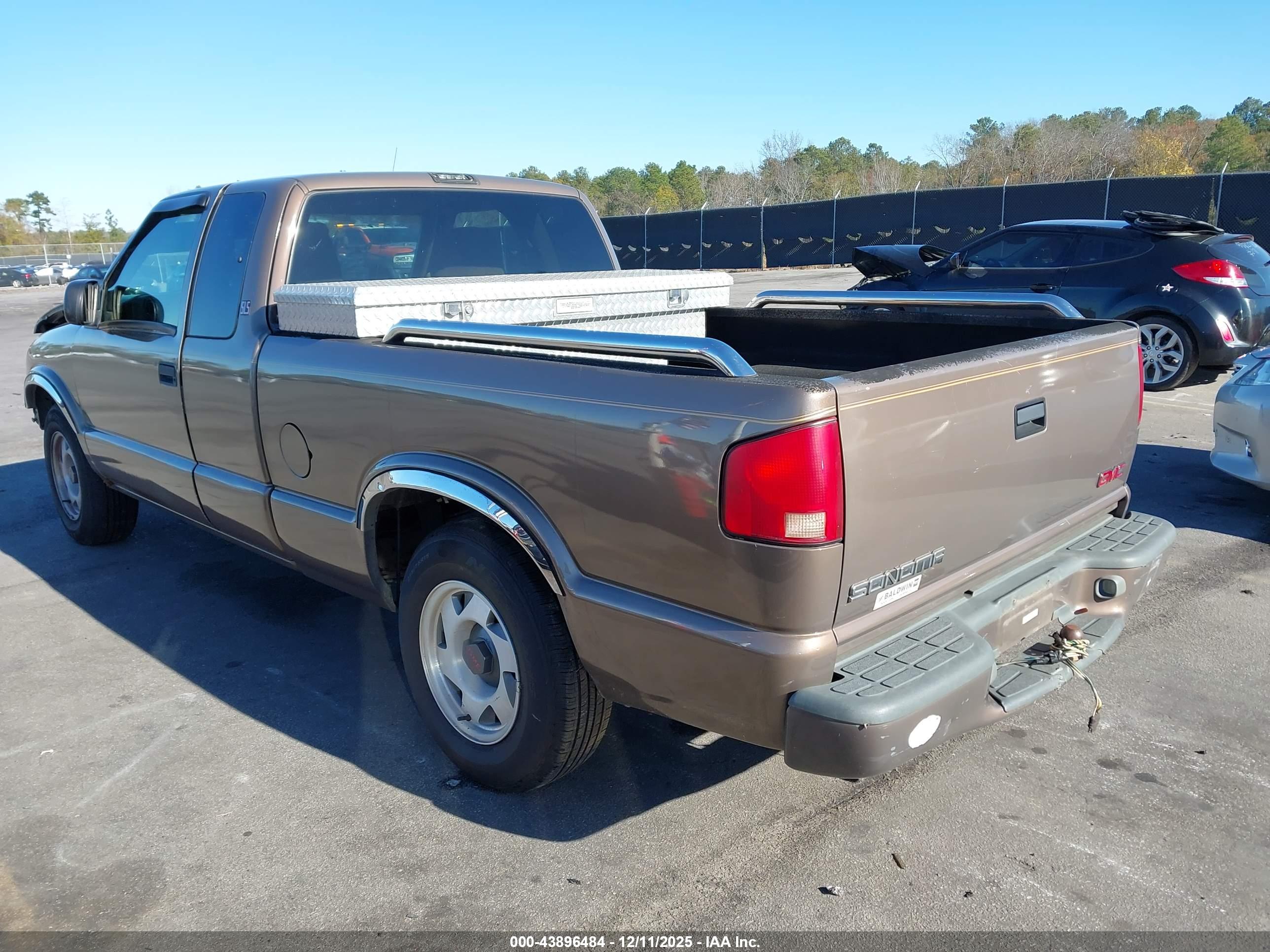 GMC SONOMA image 3