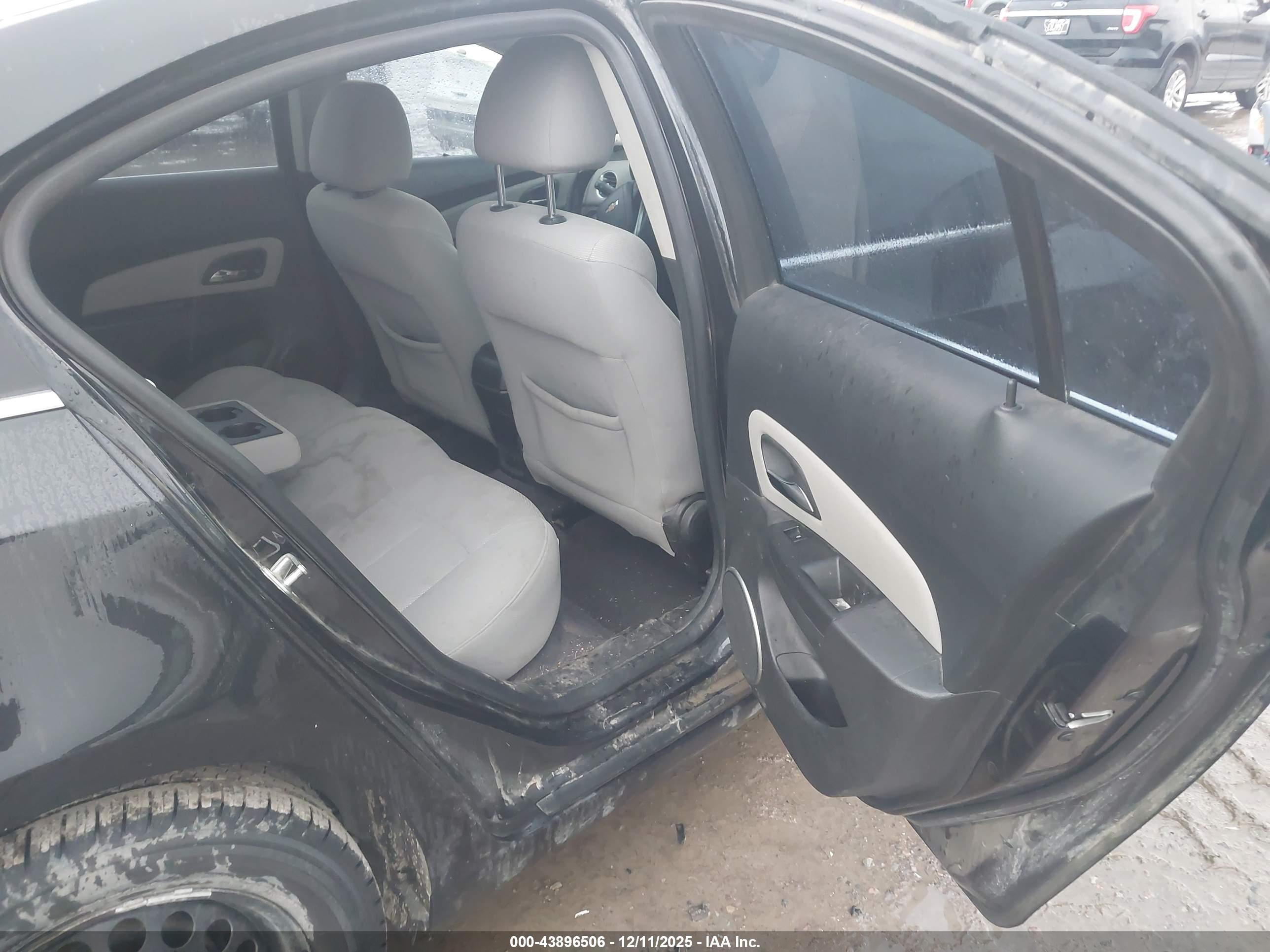 CHEVROLET CRUZE image 8