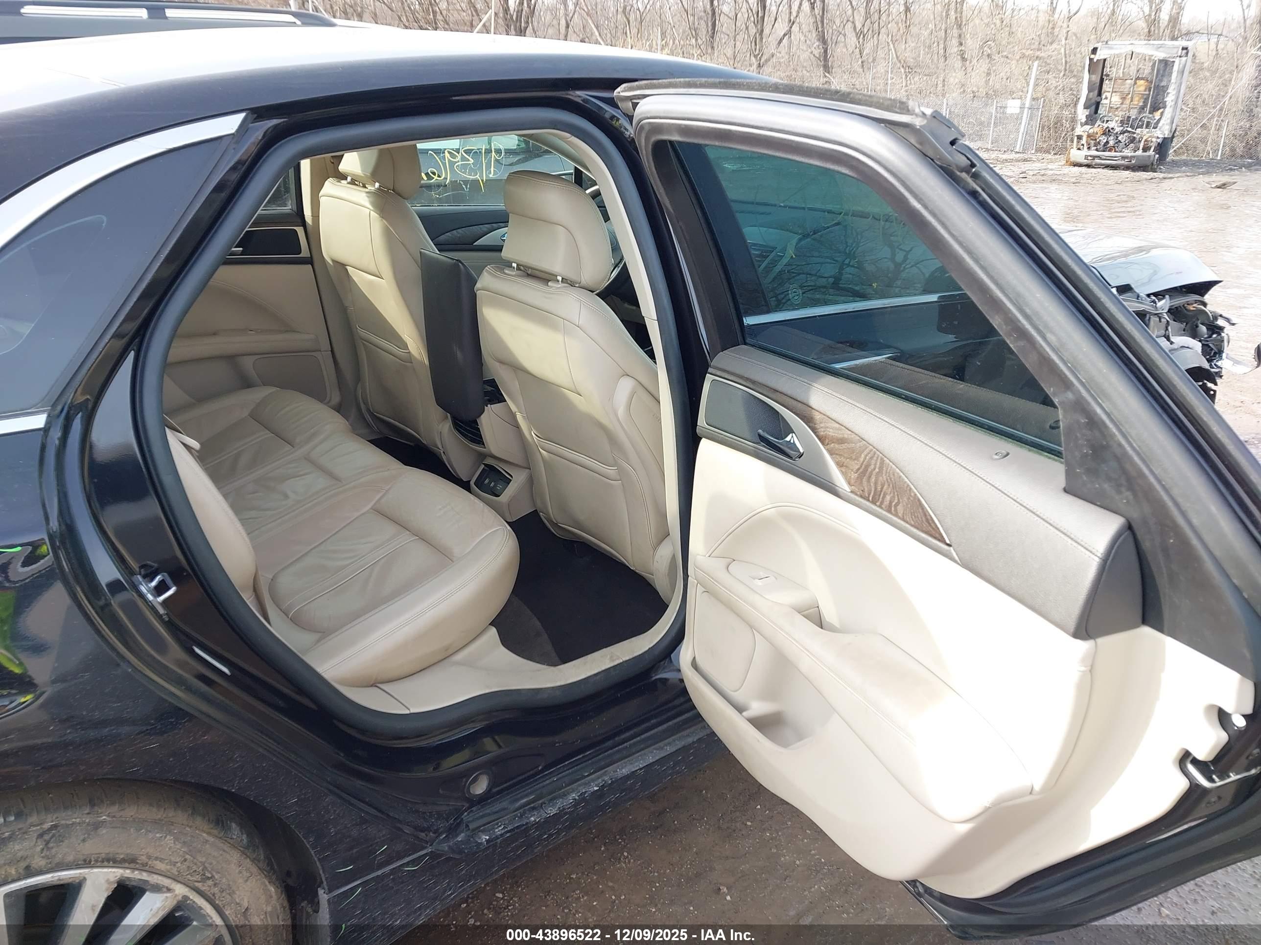 LINCOLN MKZ image 8