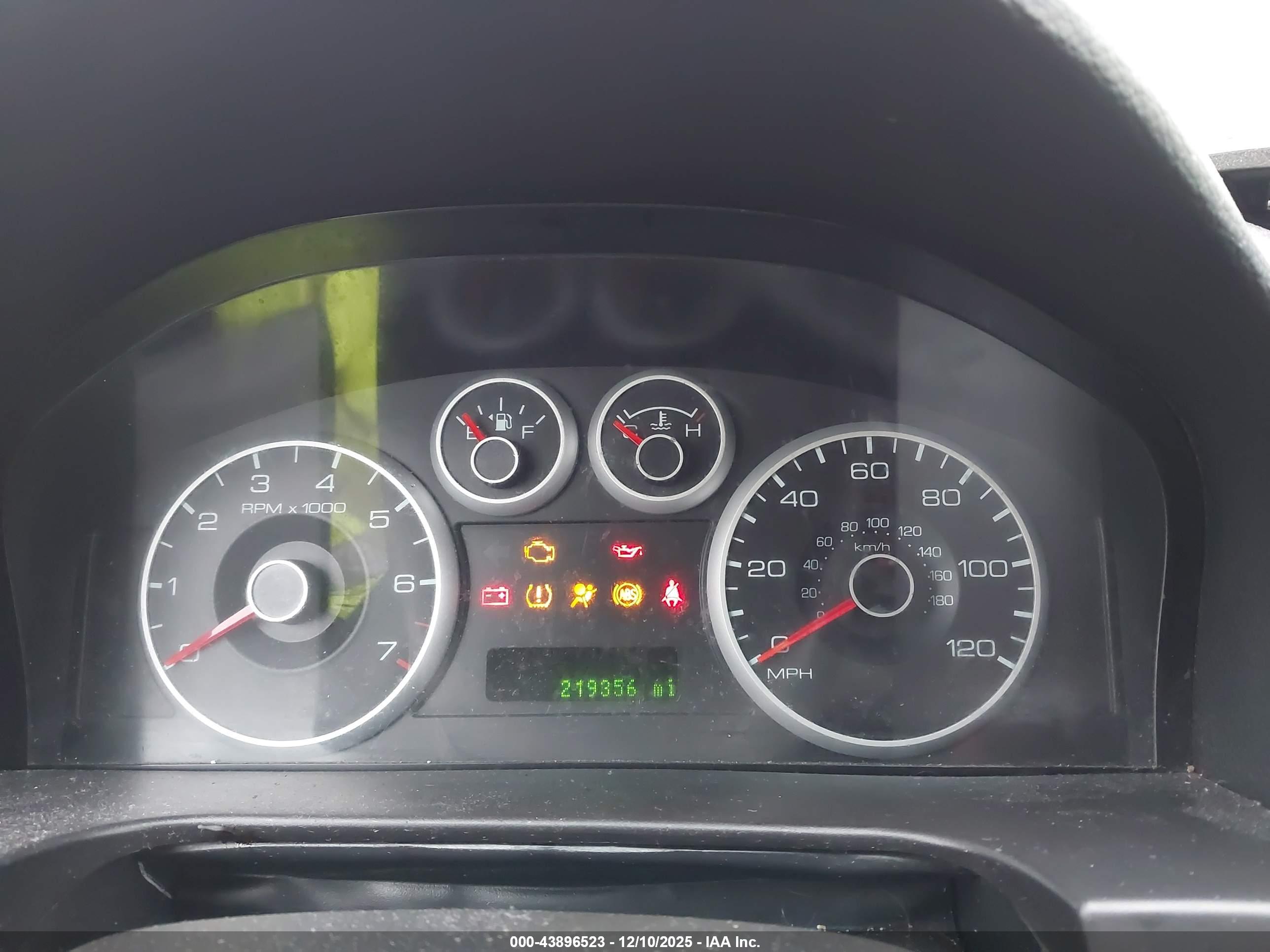 FORD FUSION image 7