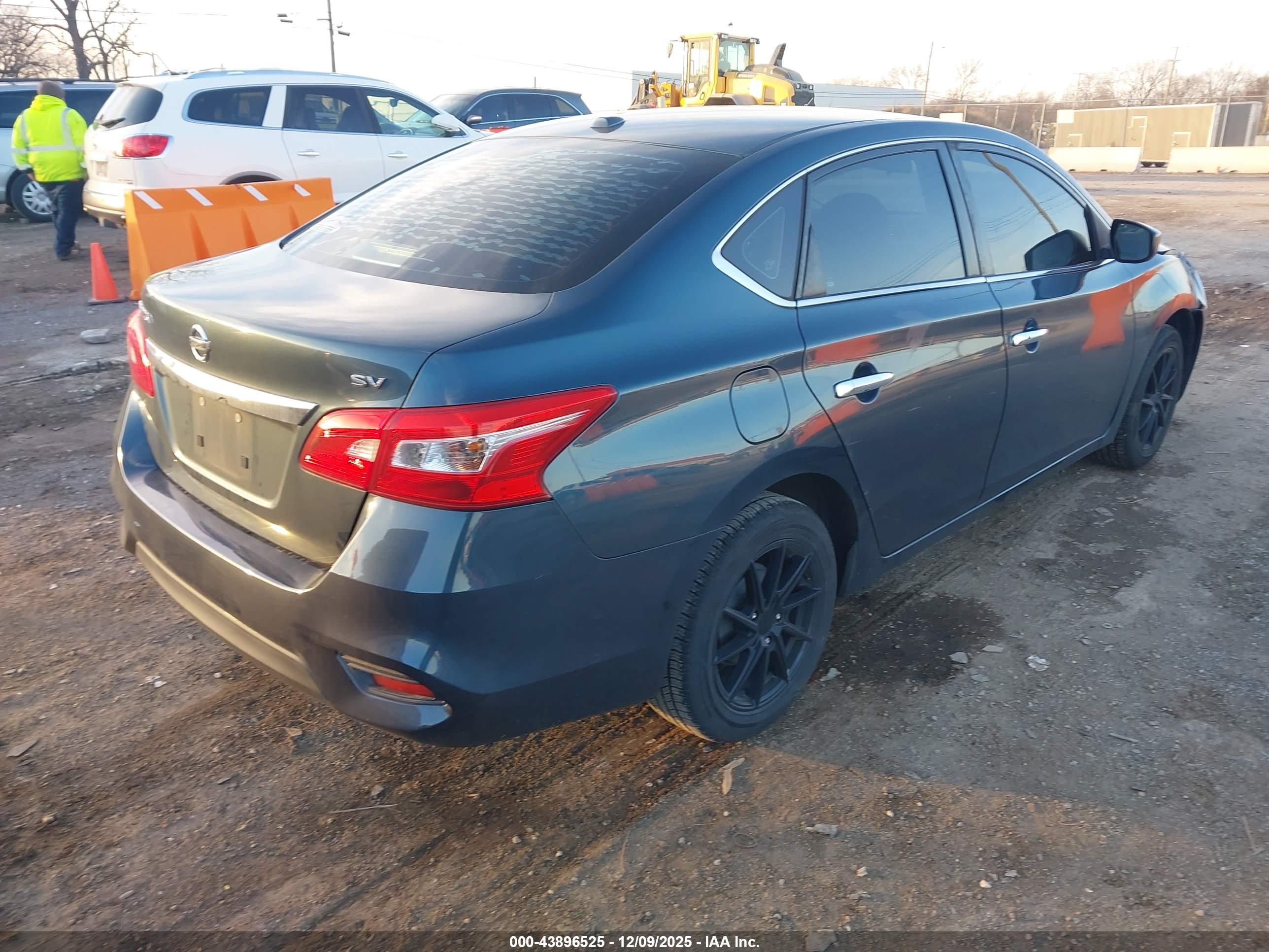NISSAN SENTRA image 4