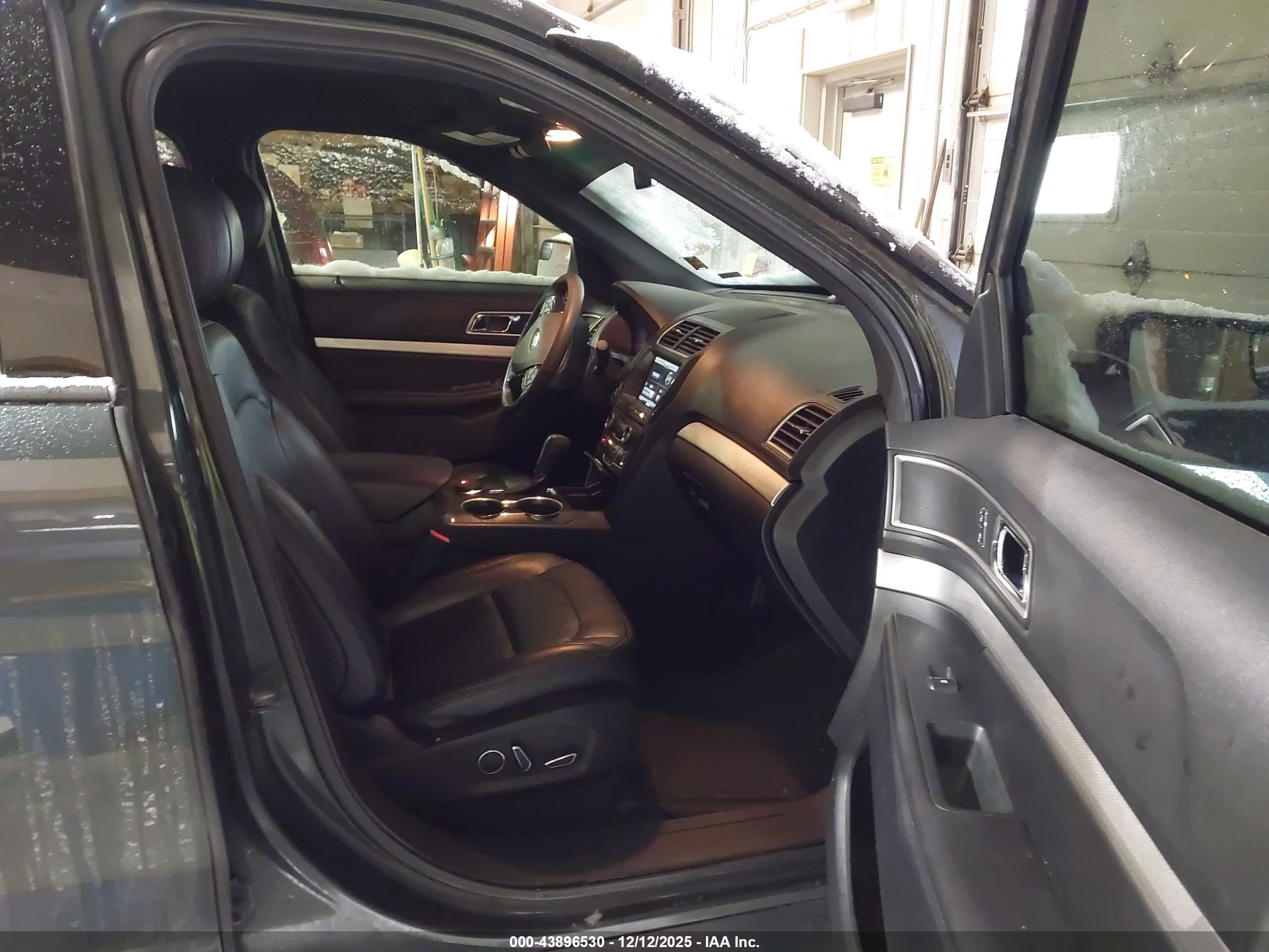 FORD EXPLORER image 5