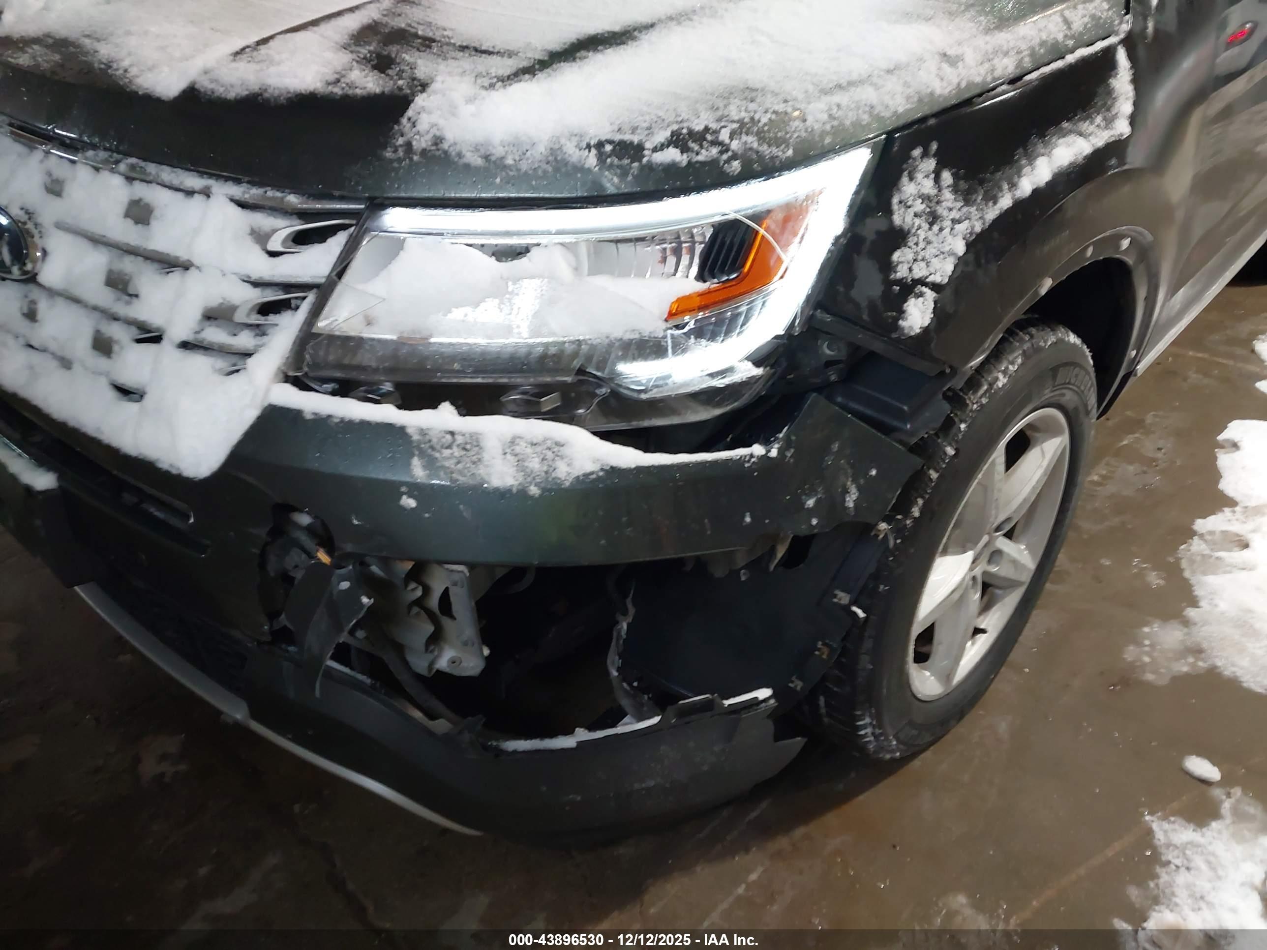 FORD EXPLORER image 6