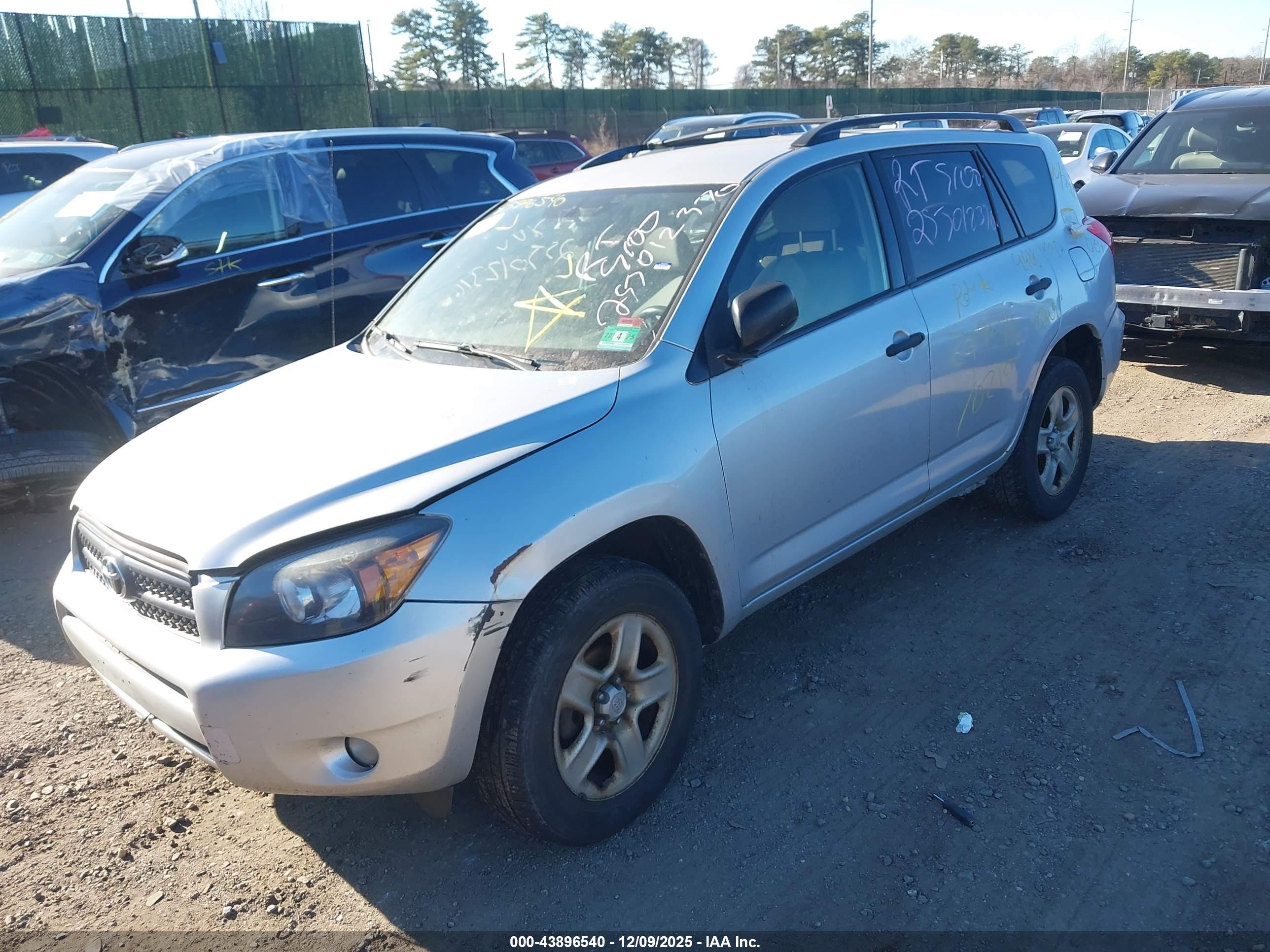 TOYOTA RAV4 image 2