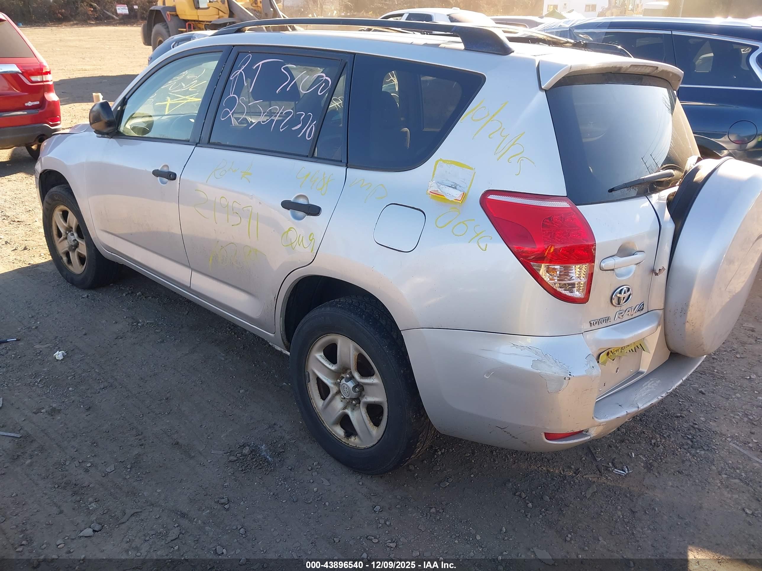 TOYOTA RAV4 image 3