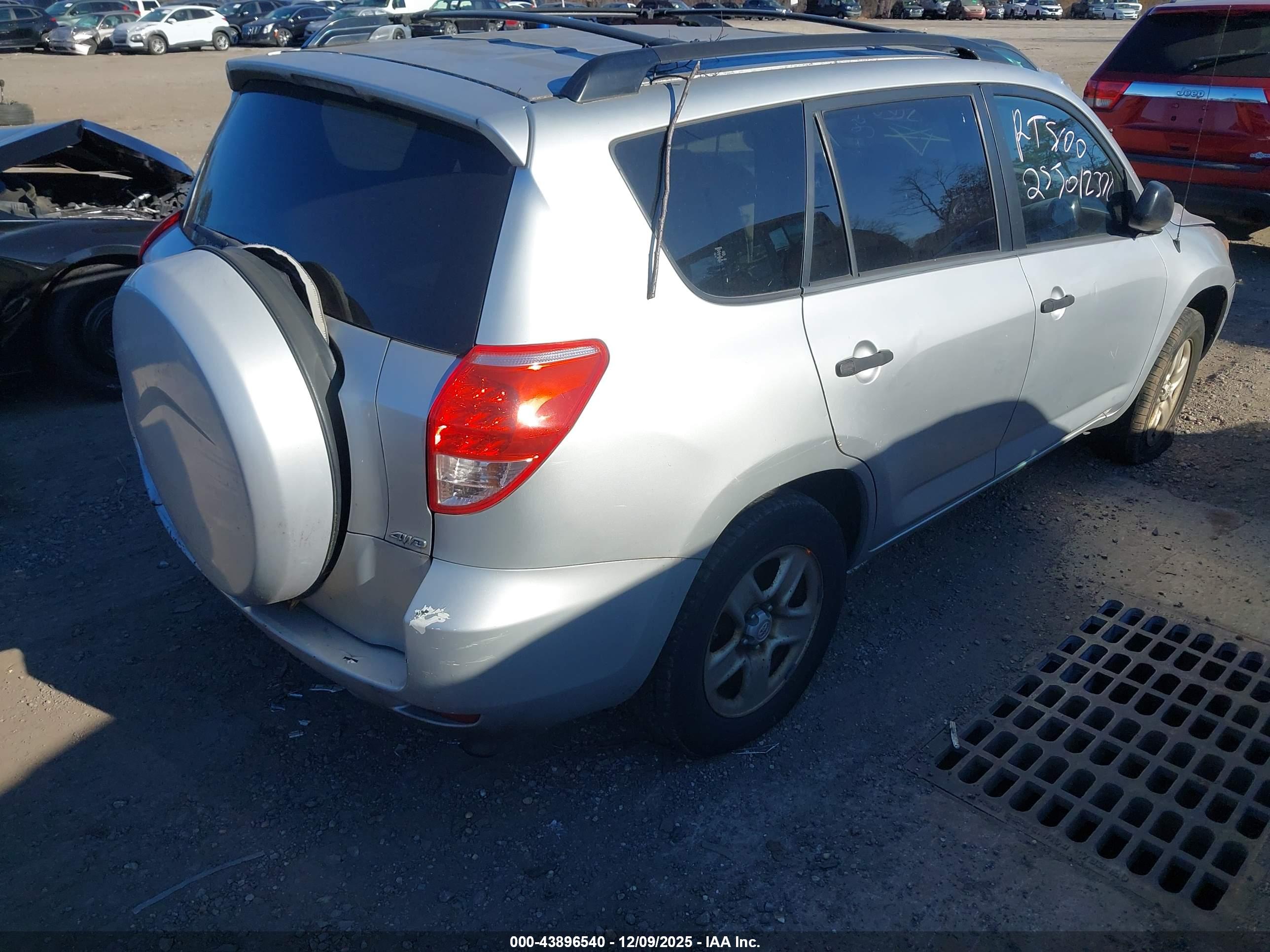 TOYOTA RAV4 image 4