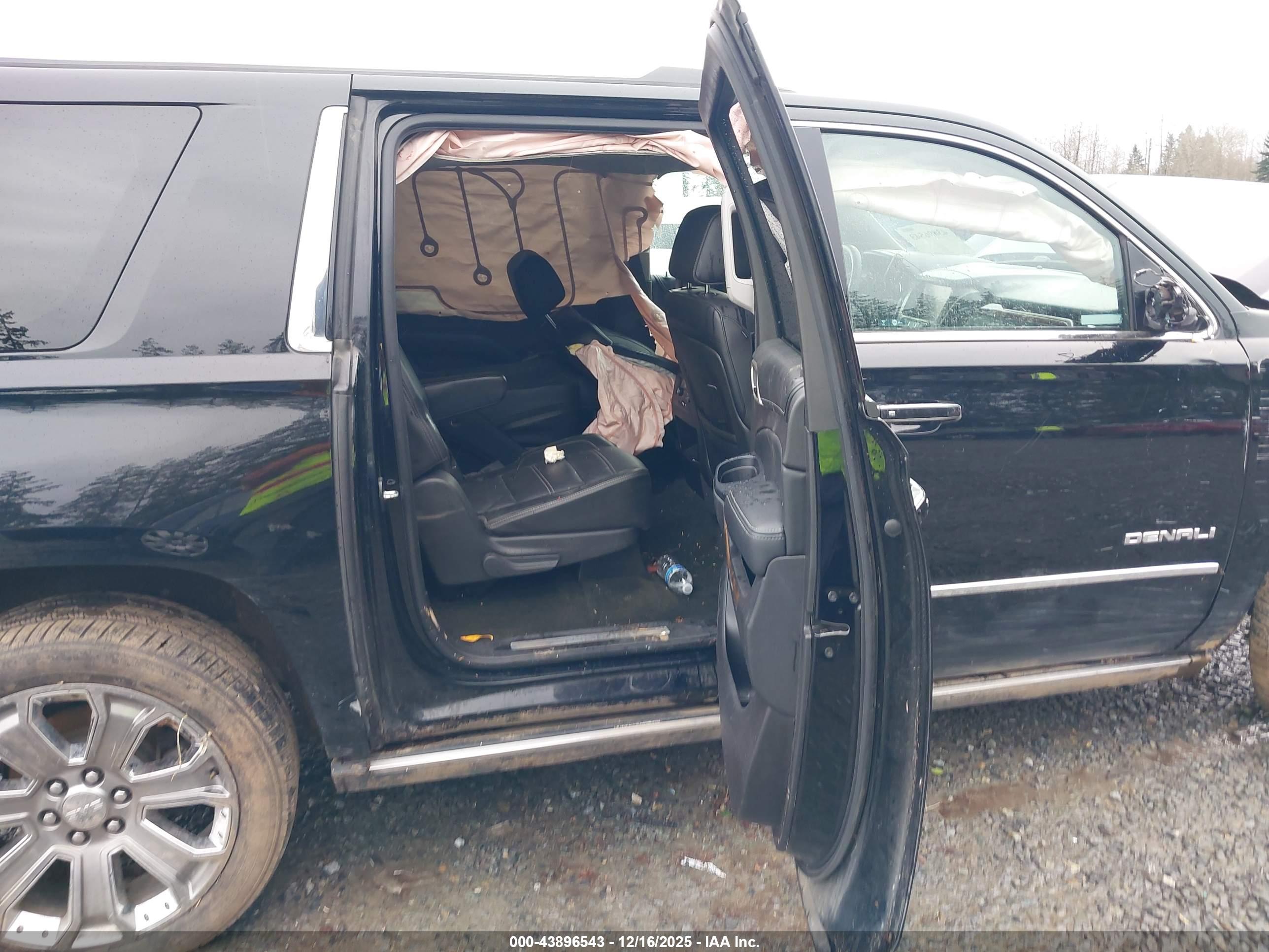 GMC YUKON image 8