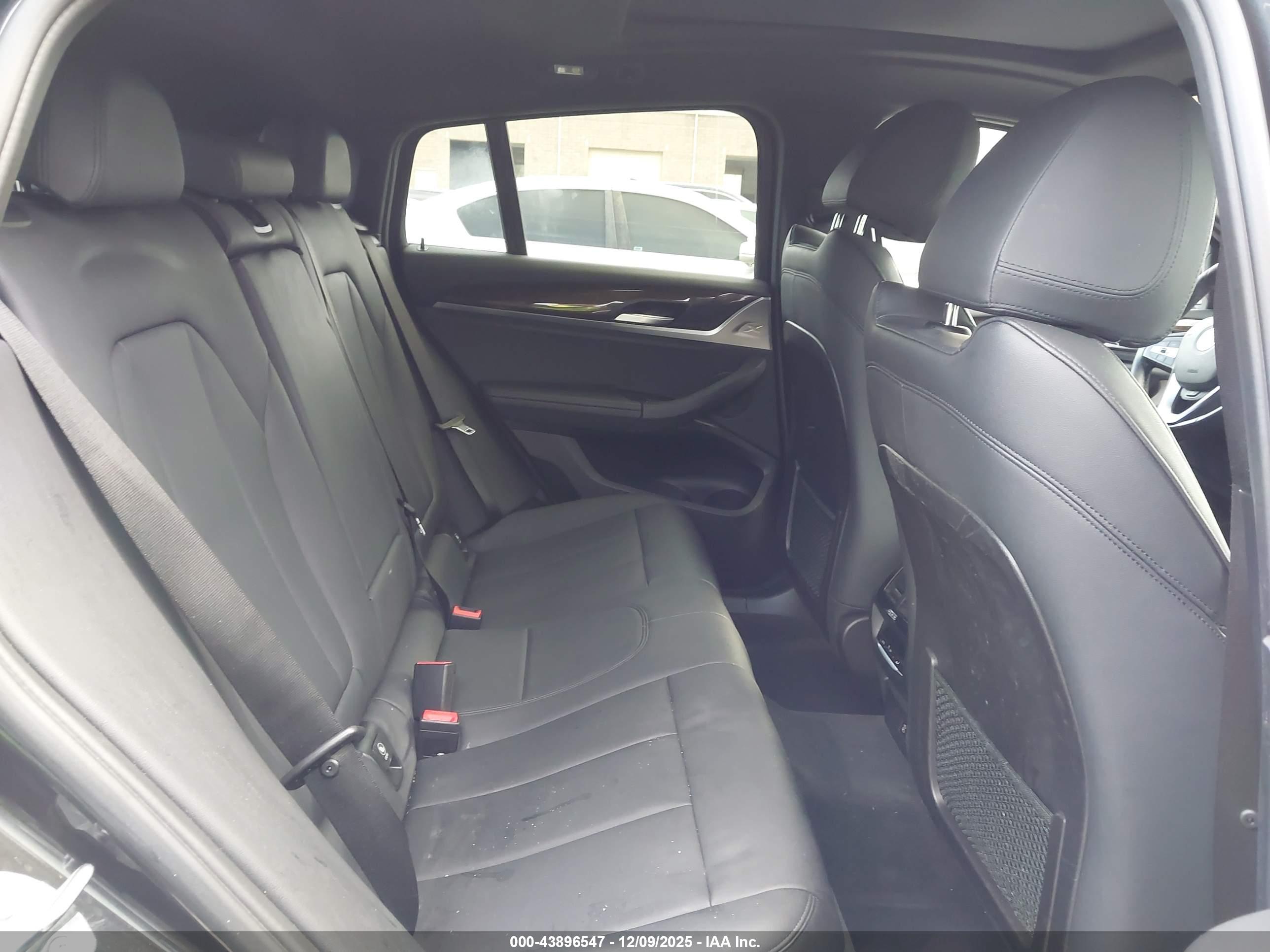BMW X4 image 8