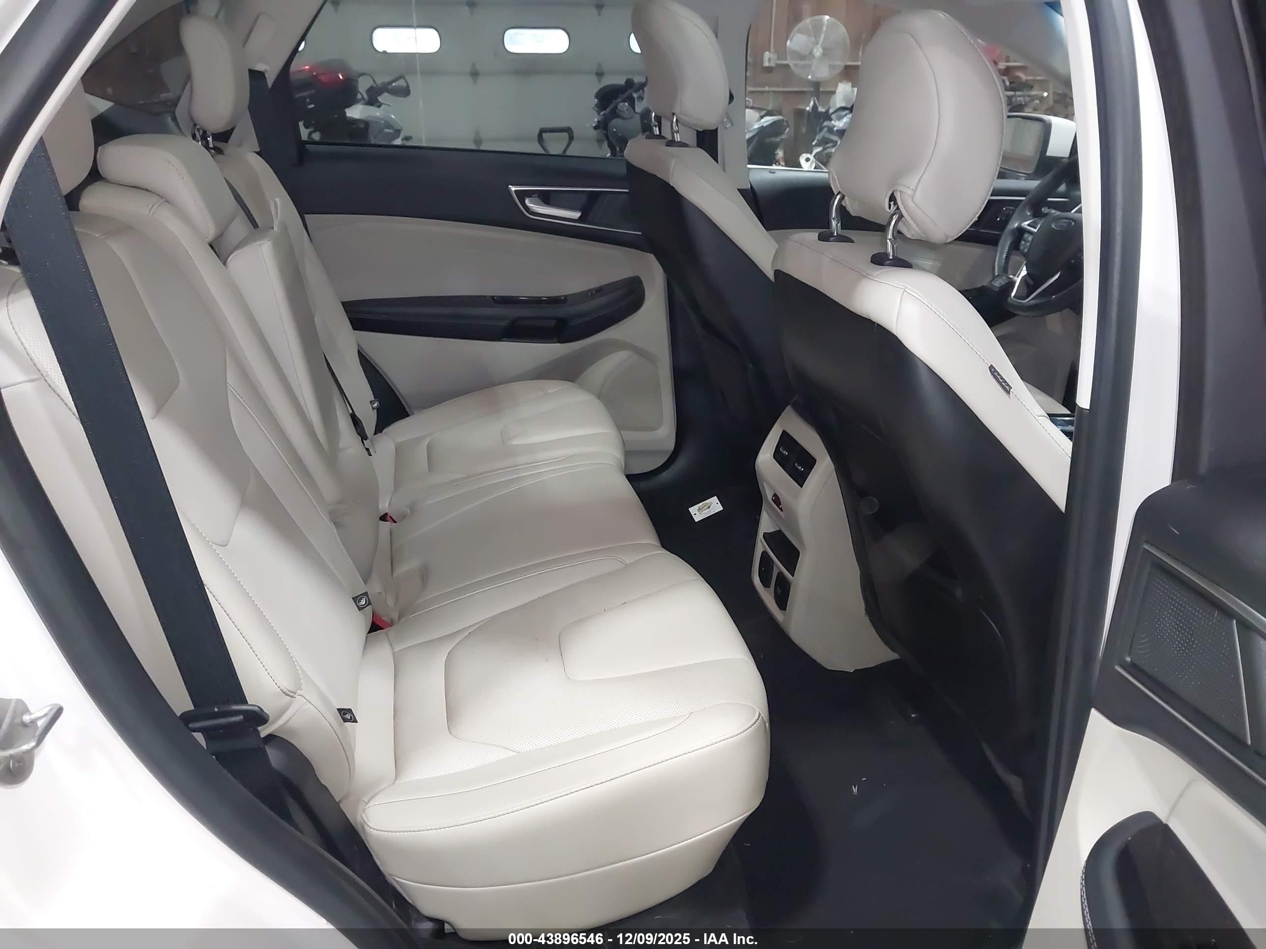 FORD EDGE image 8