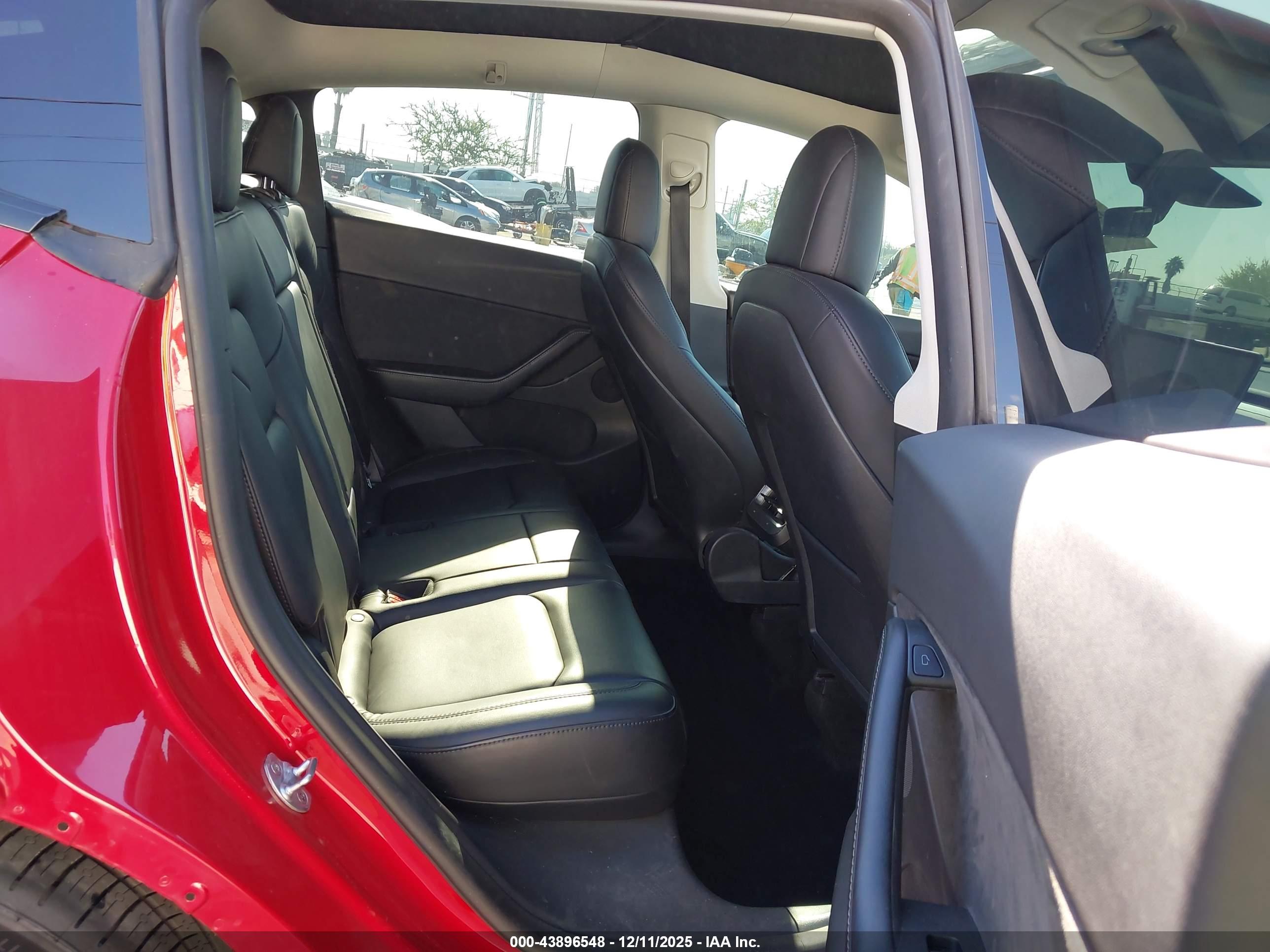 TESLA MODEL image 8
