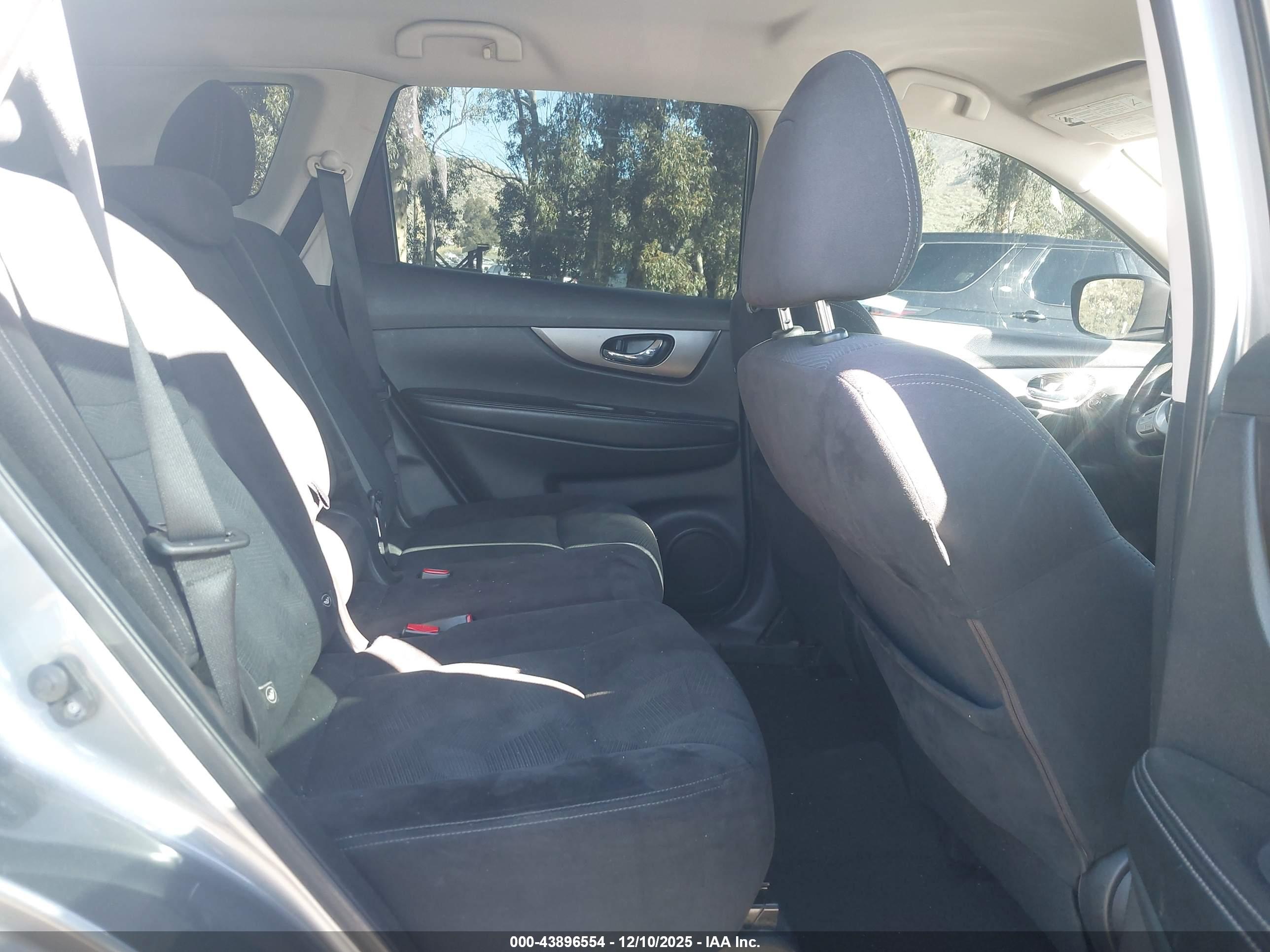 NISSAN ROGUE image 8