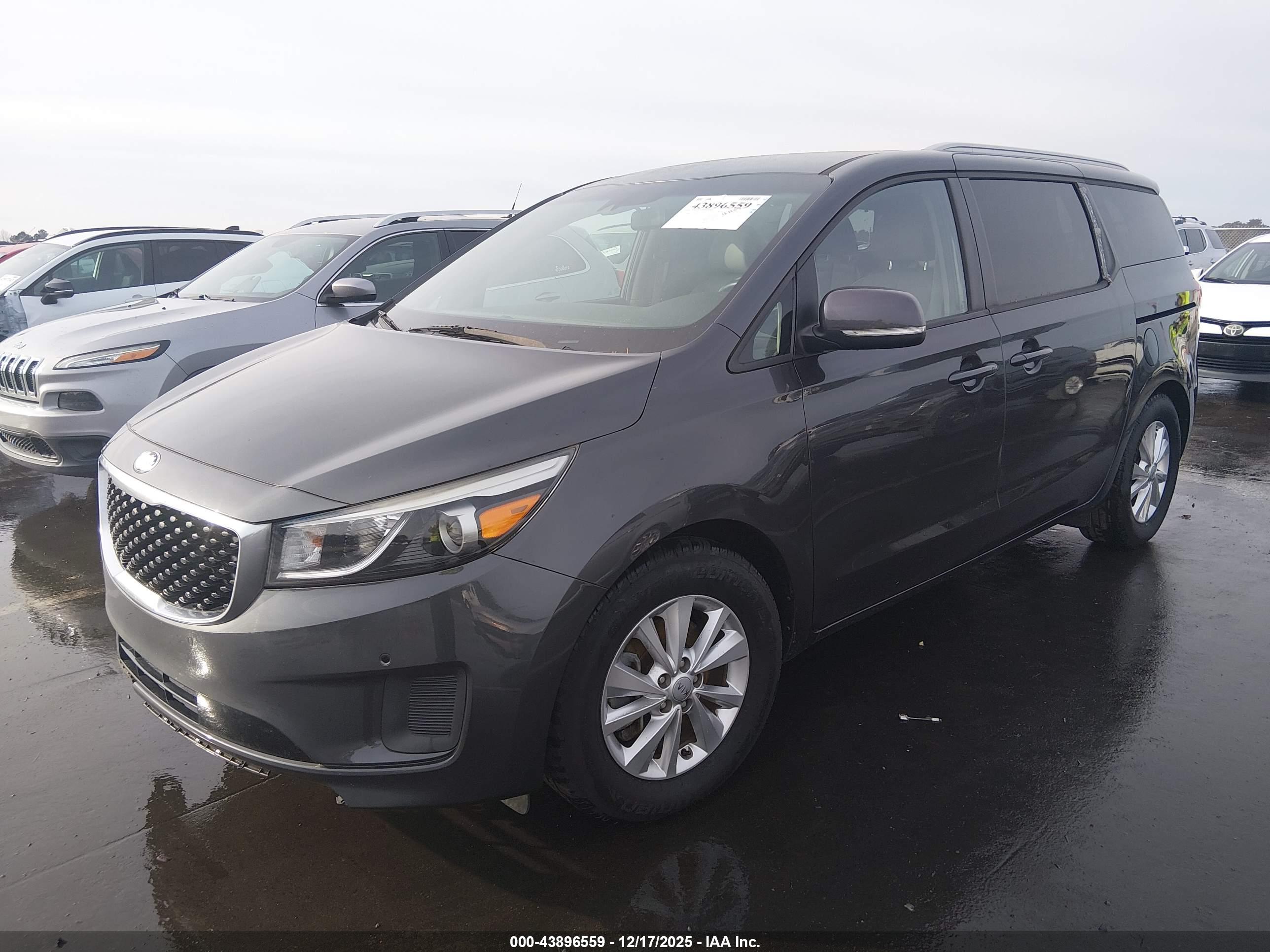 KIA SEDONA image 2