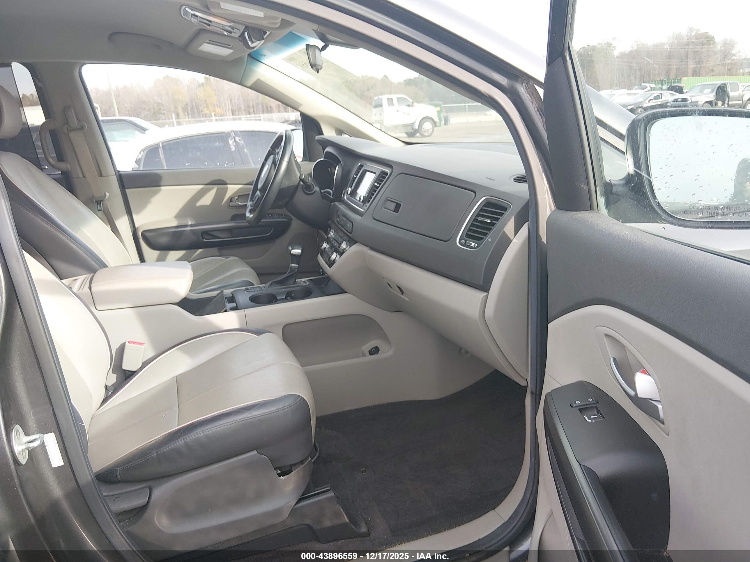KIA SEDONA image 5