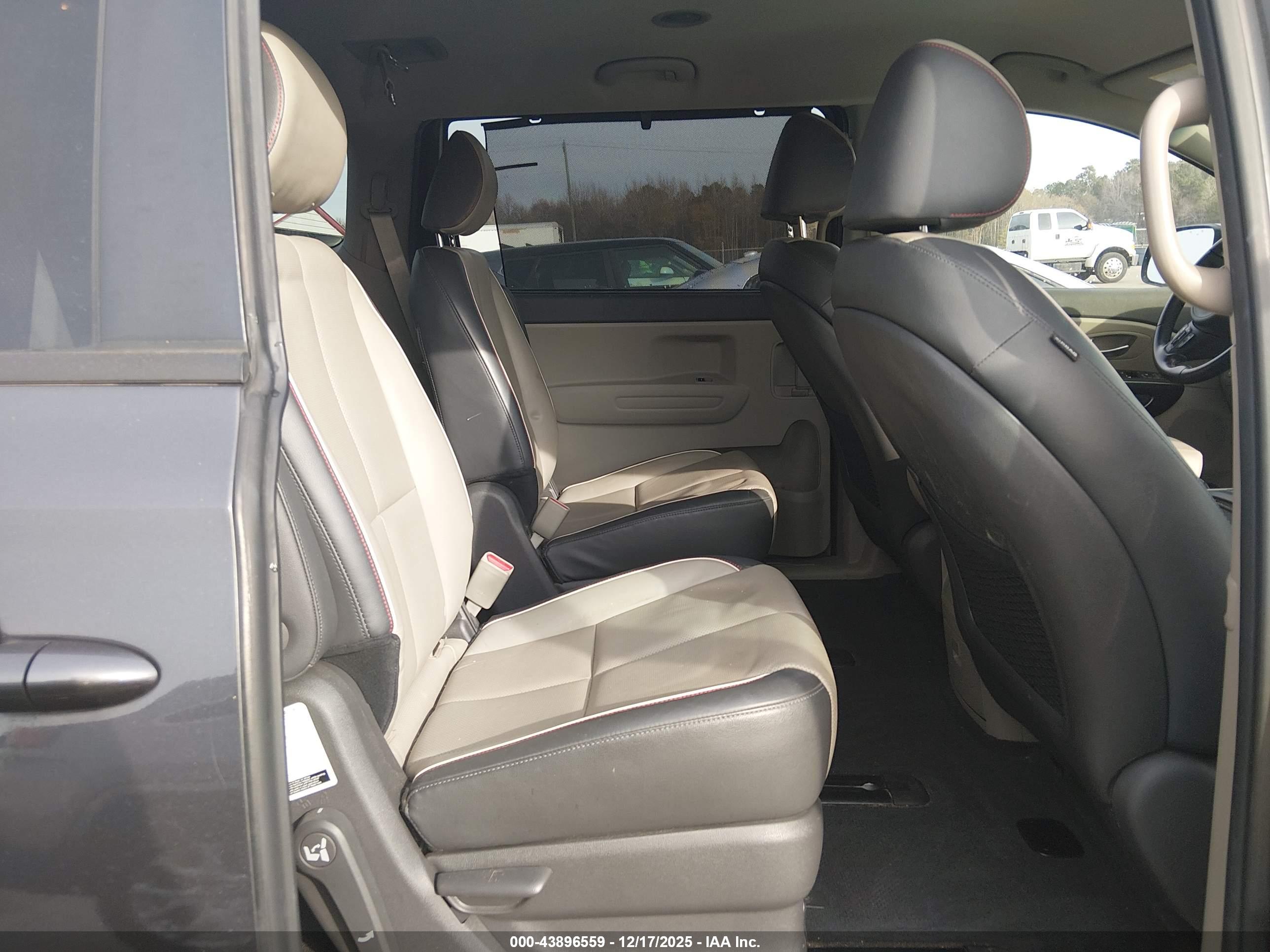 KIA SEDONA image 8