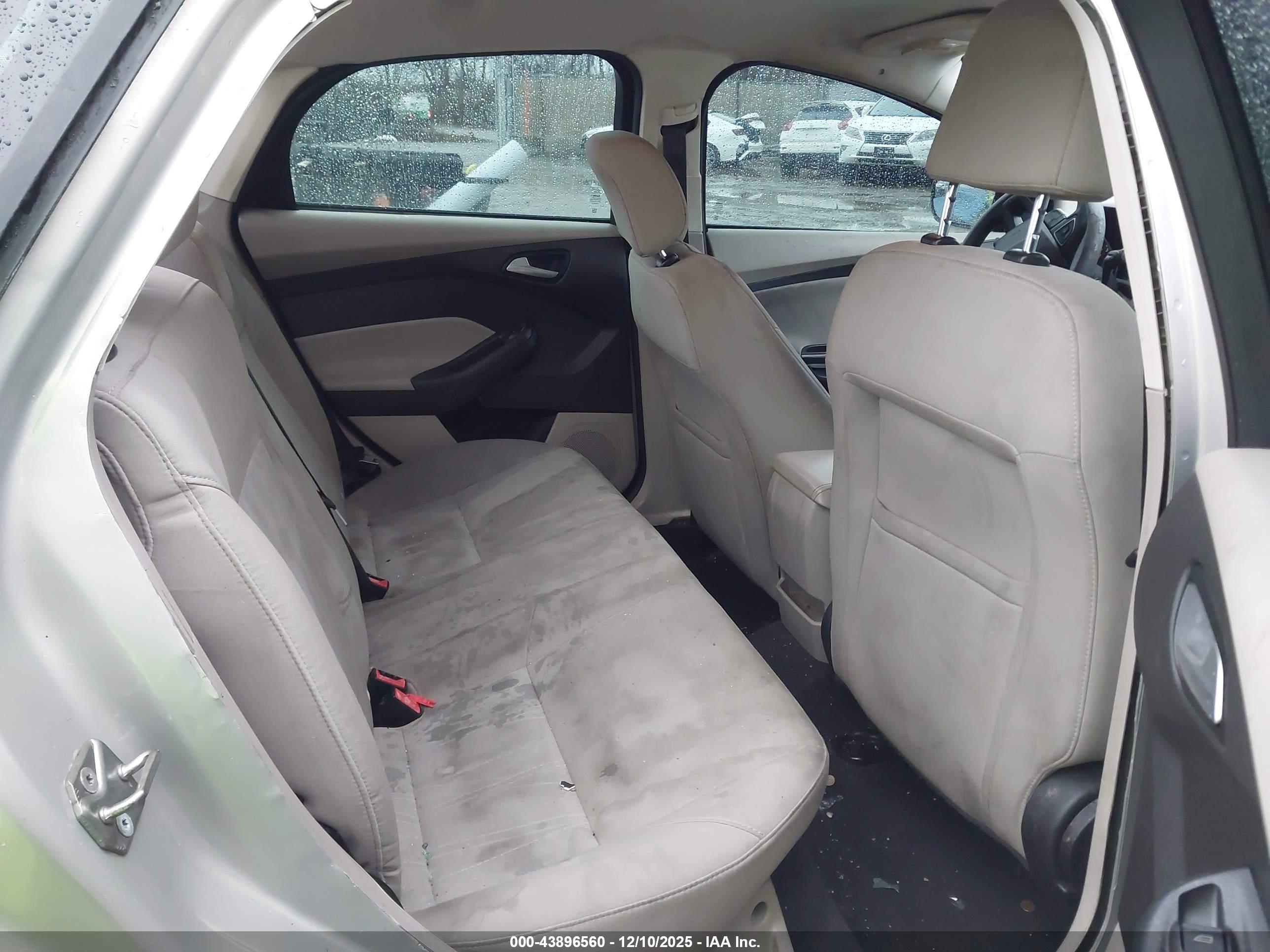 FORD FOCUS image 8