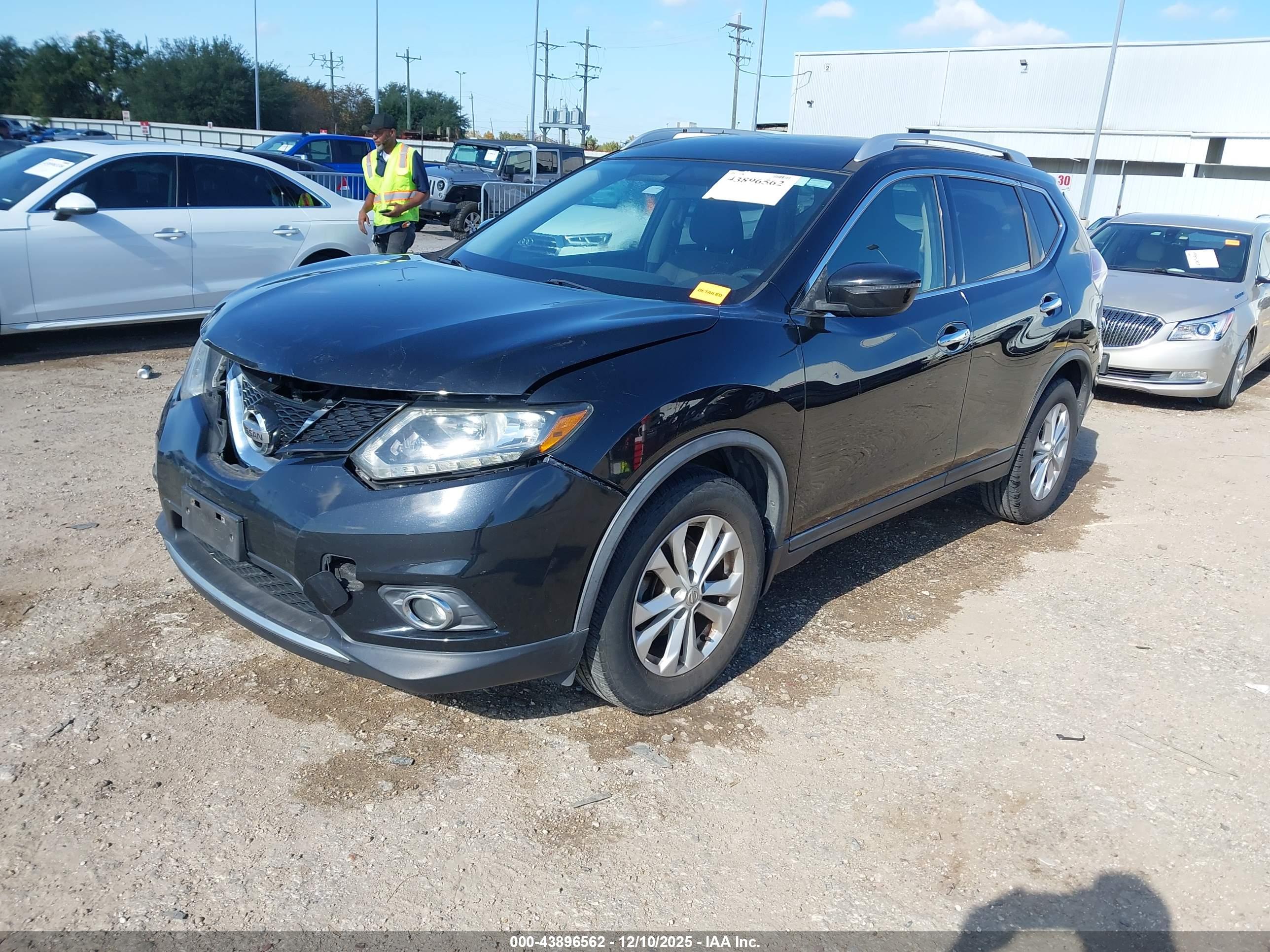 NISSAN ROGUE image 2