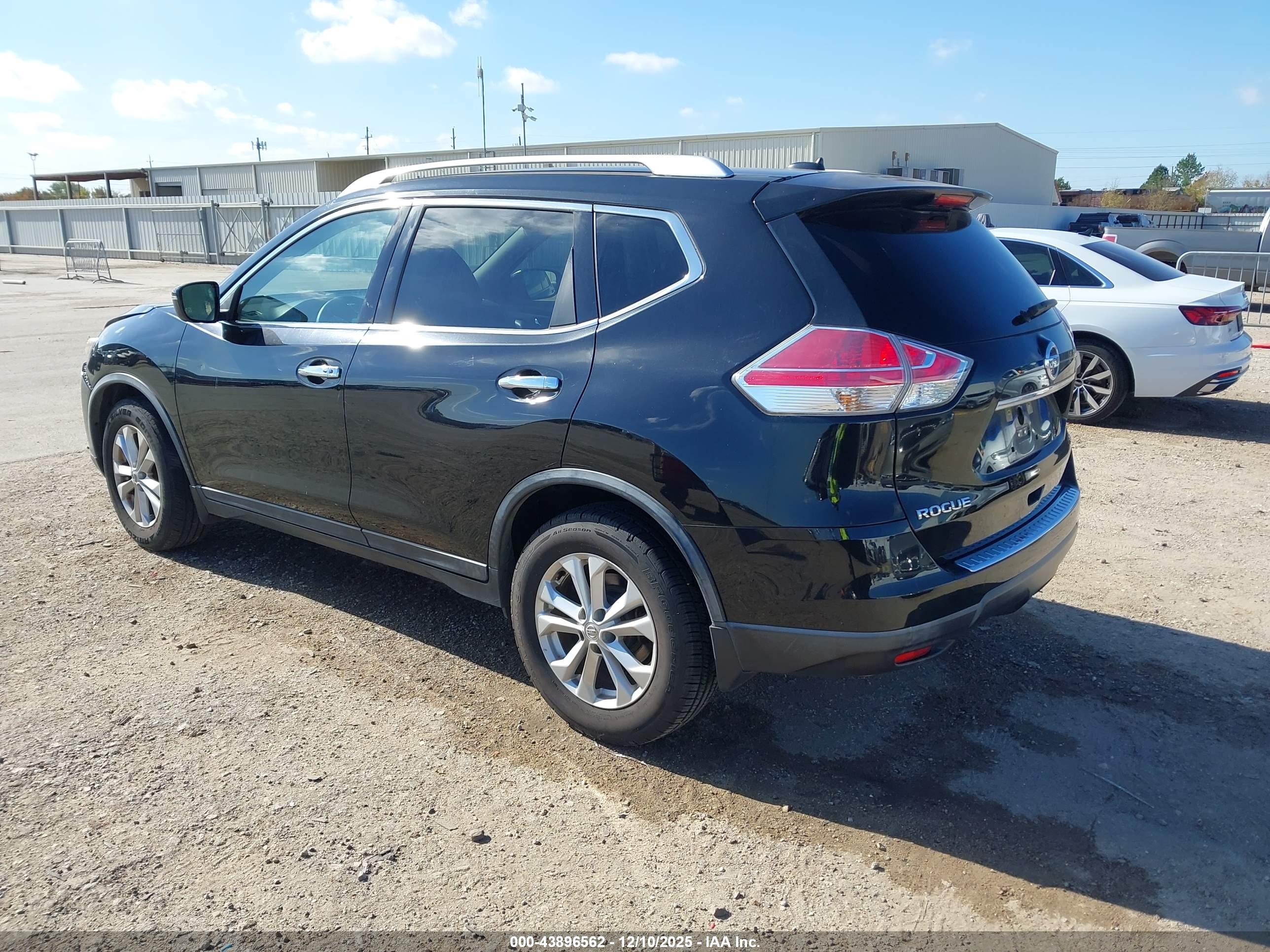 NISSAN ROGUE image 3