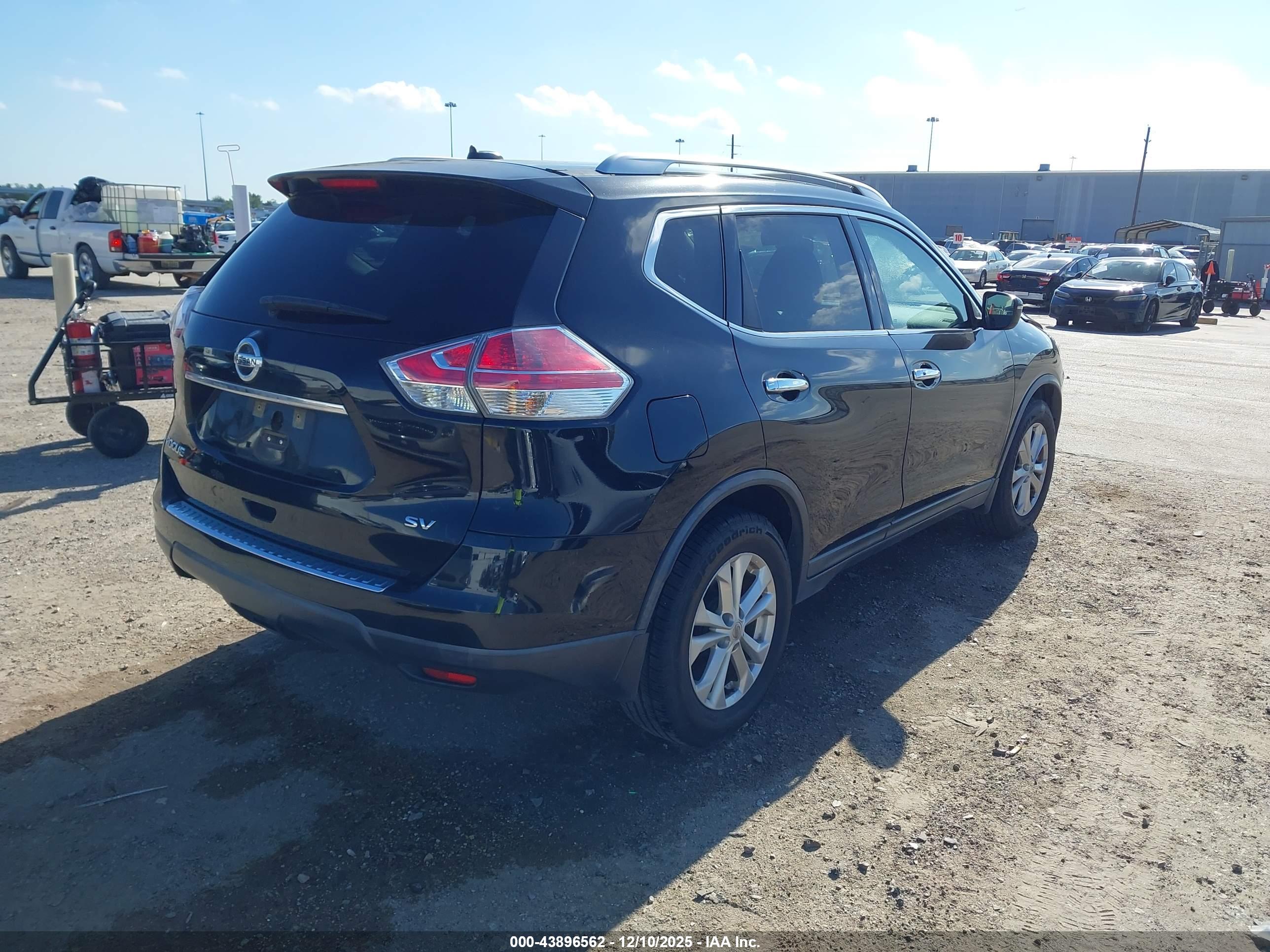 NISSAN ROGUE image 4