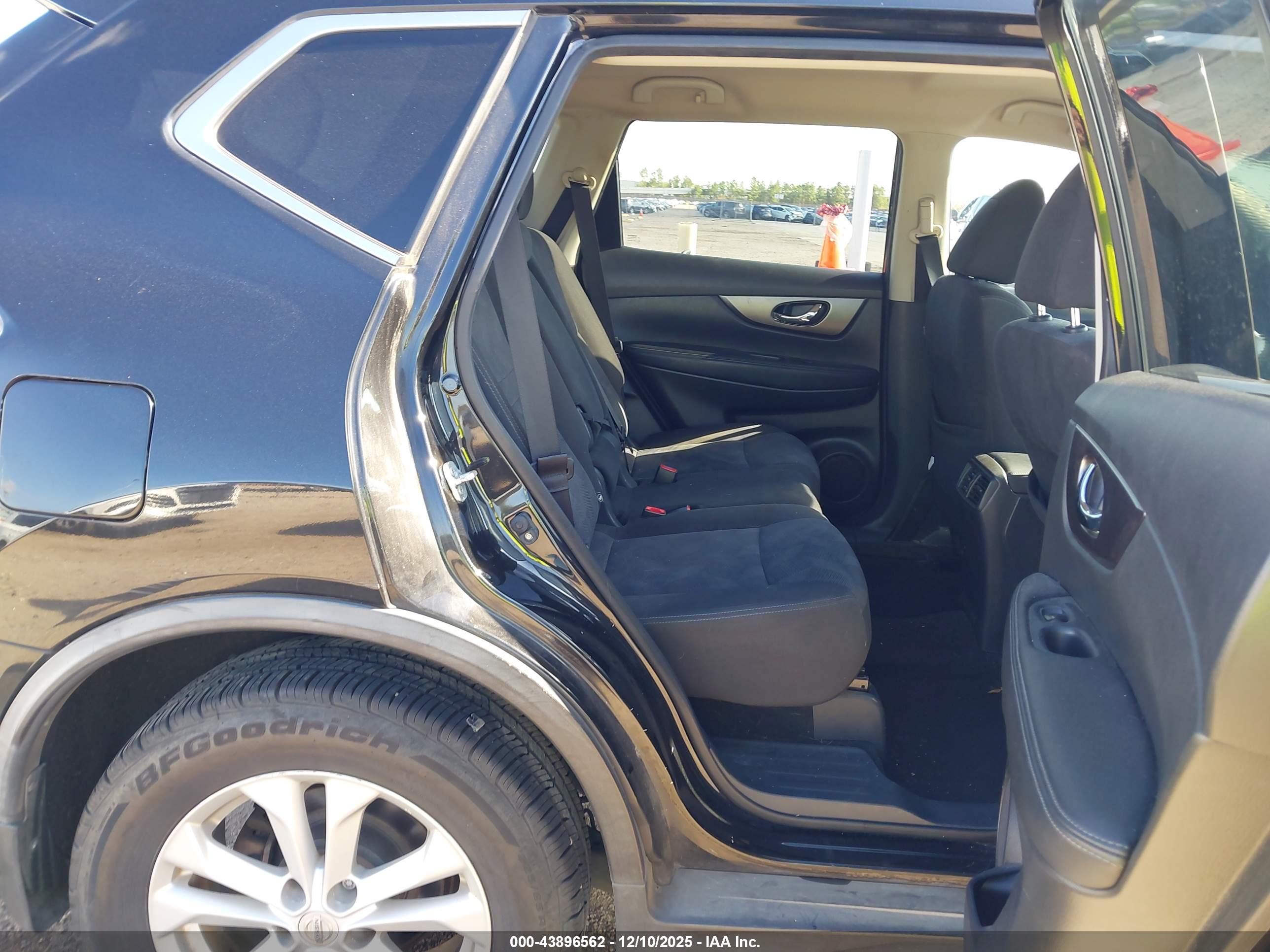 NISSAN ROGUE image 8