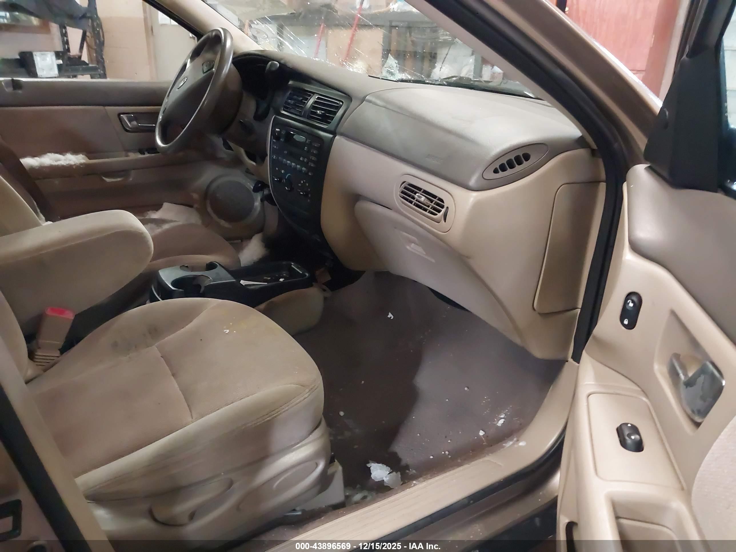 FORD TAURUS image 5