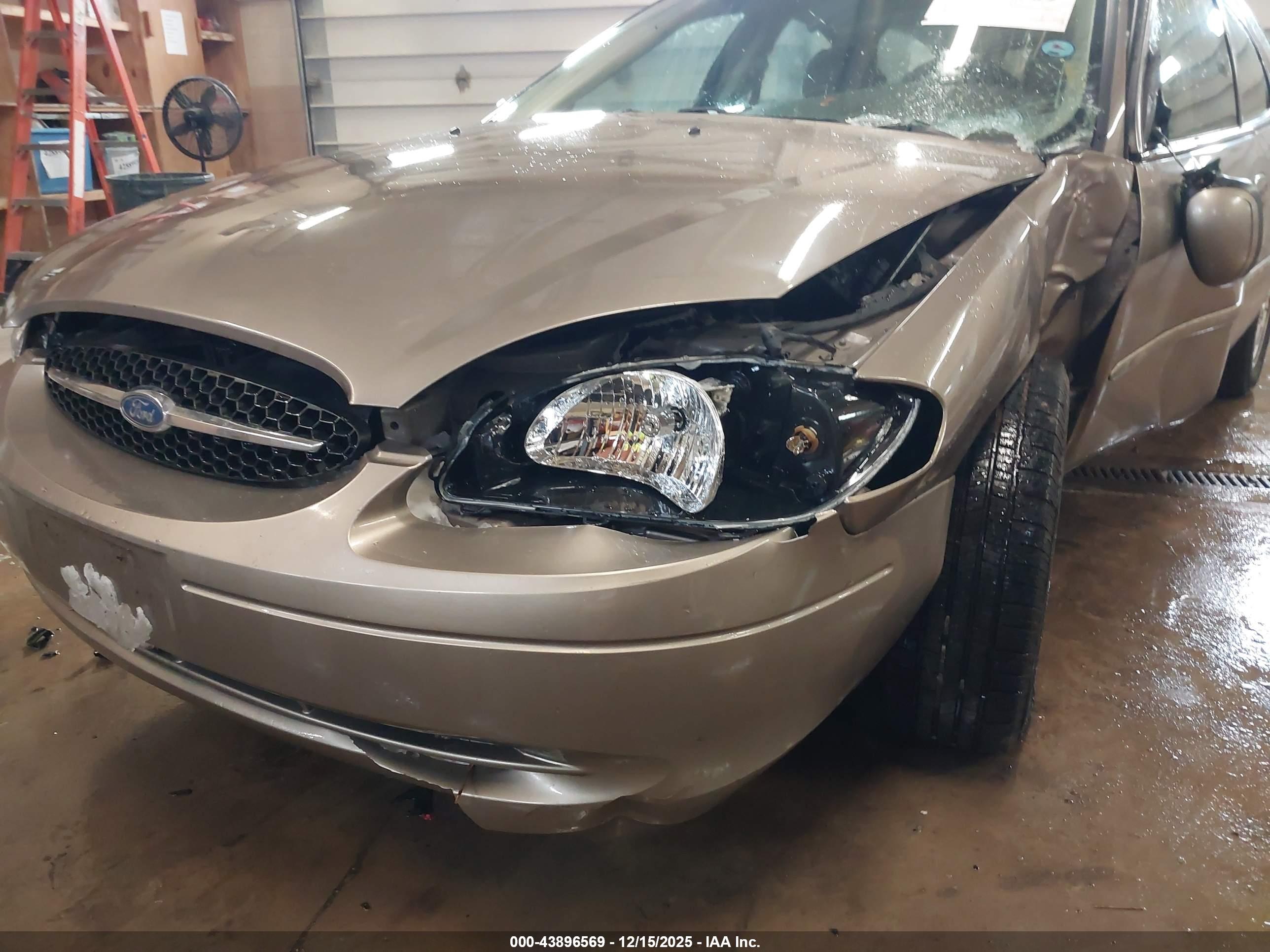 FORD TAURUS image 6