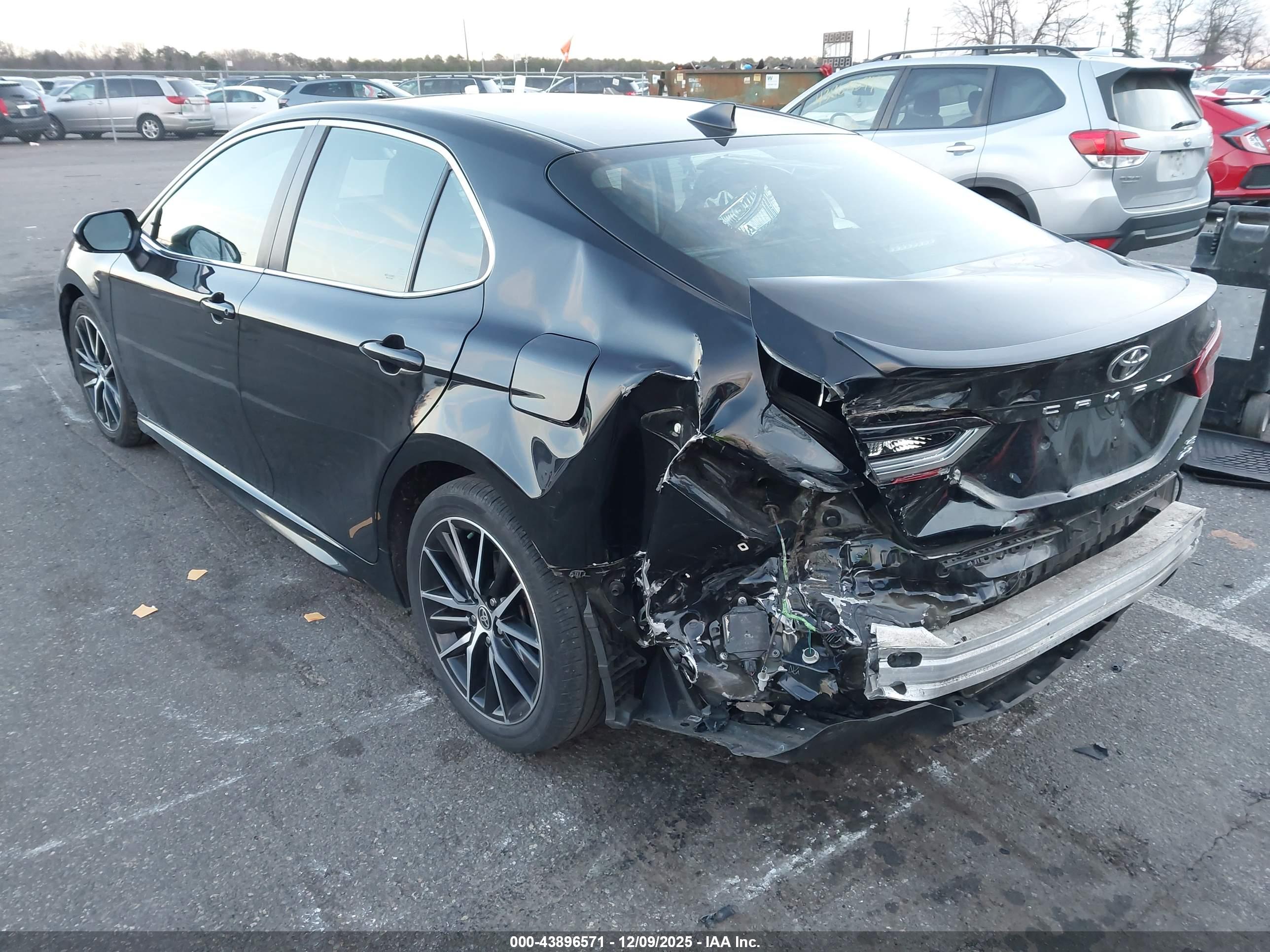 TOYOTA CAMRY image 3