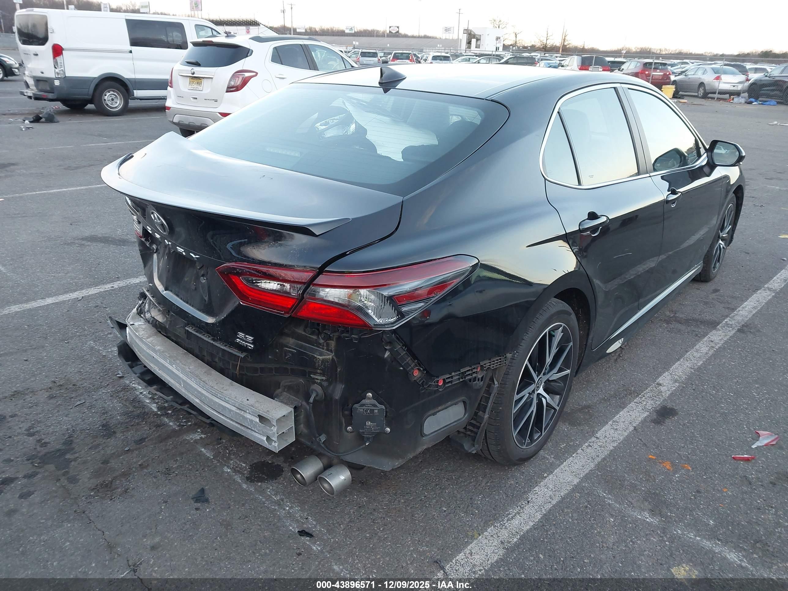 TOYOTA CAMRY image 4