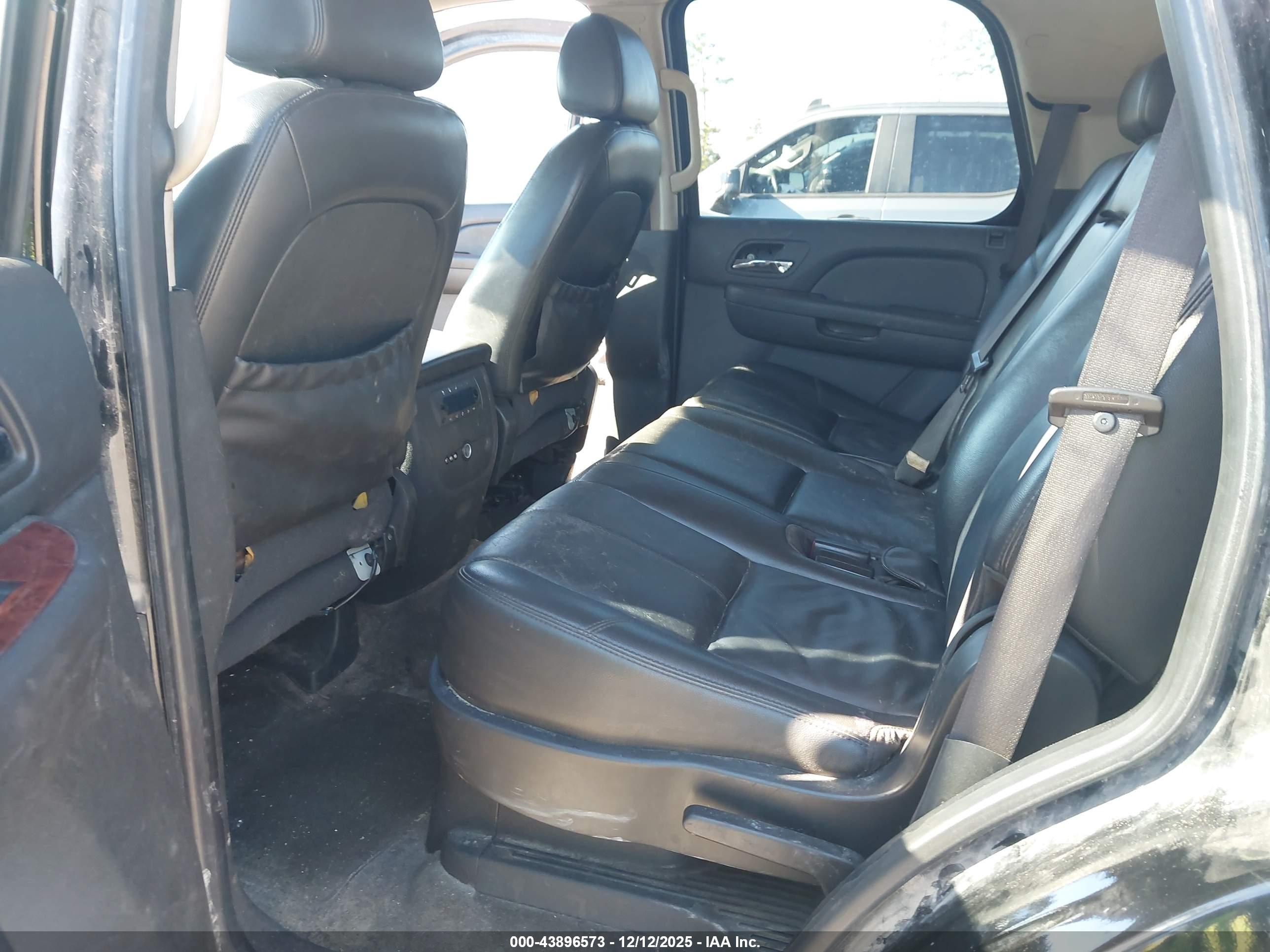 CHEVROLET TAHOE image 8