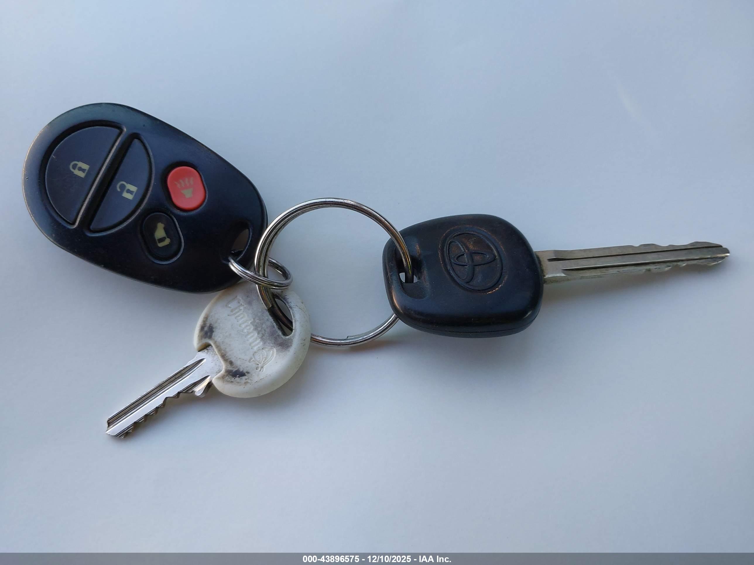 TOYOTA SIENNA image 11