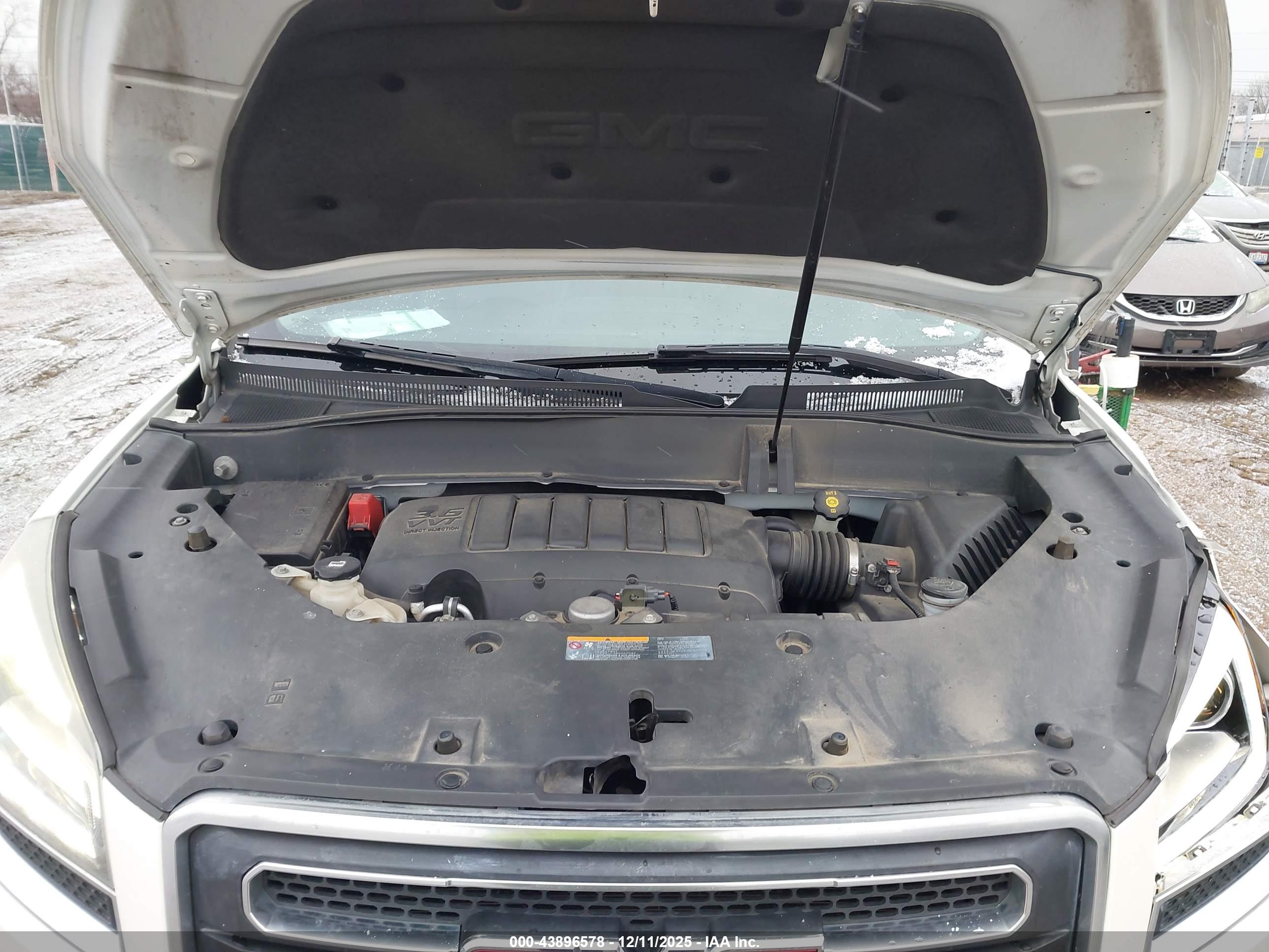 GMC ACADIA image 10