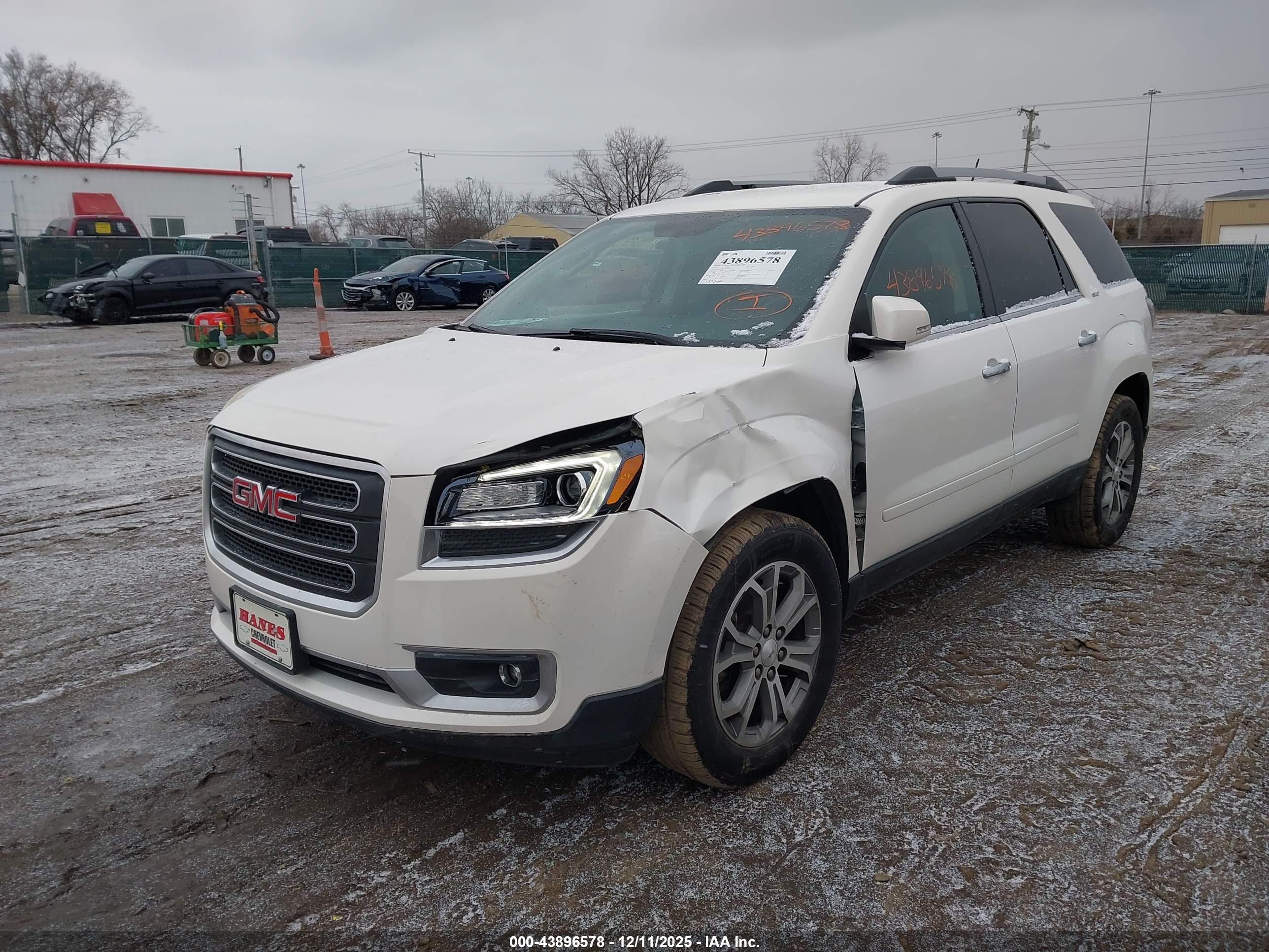 GMC ACADIA image 2