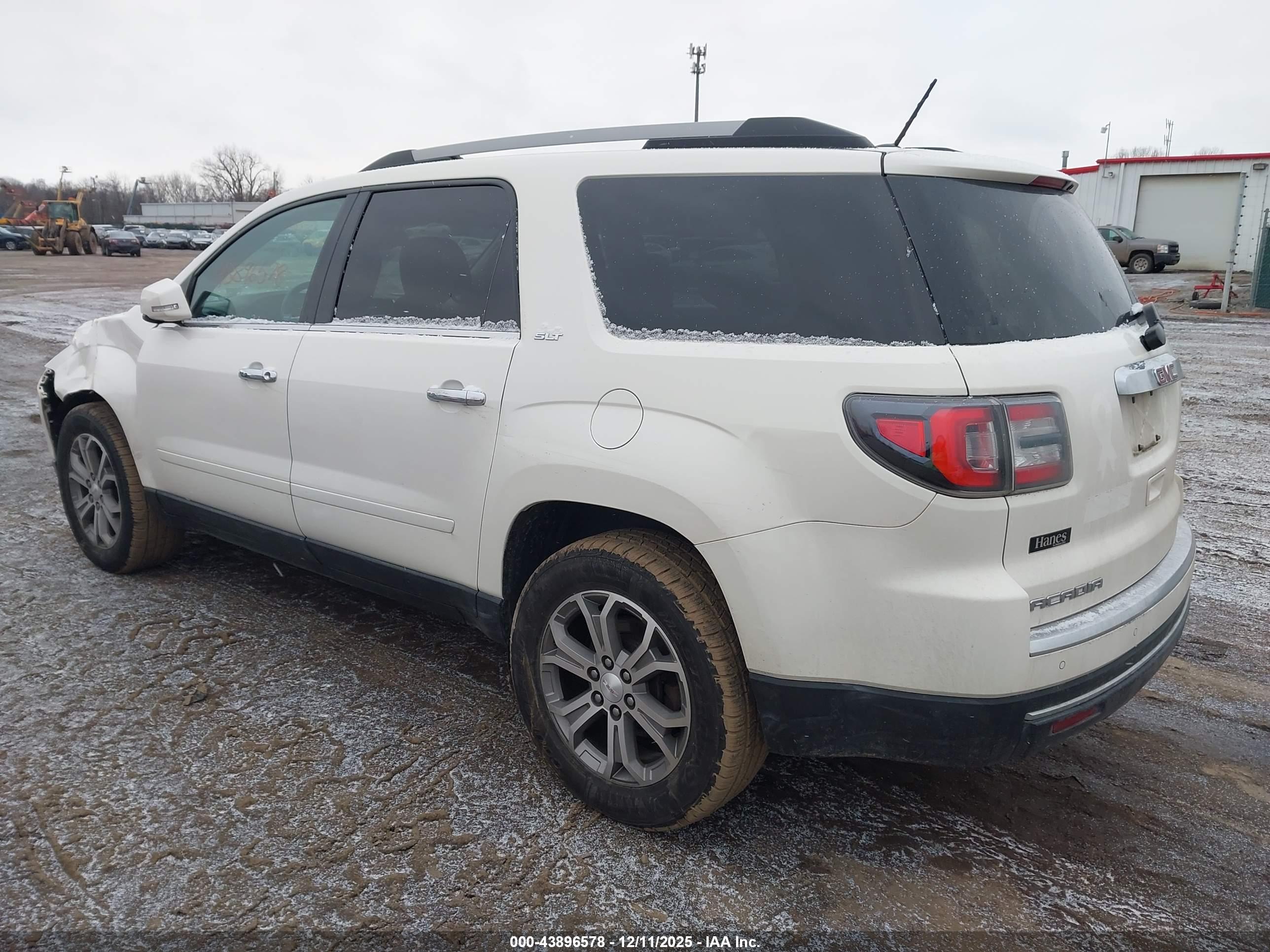 GMC ACADIA image 3