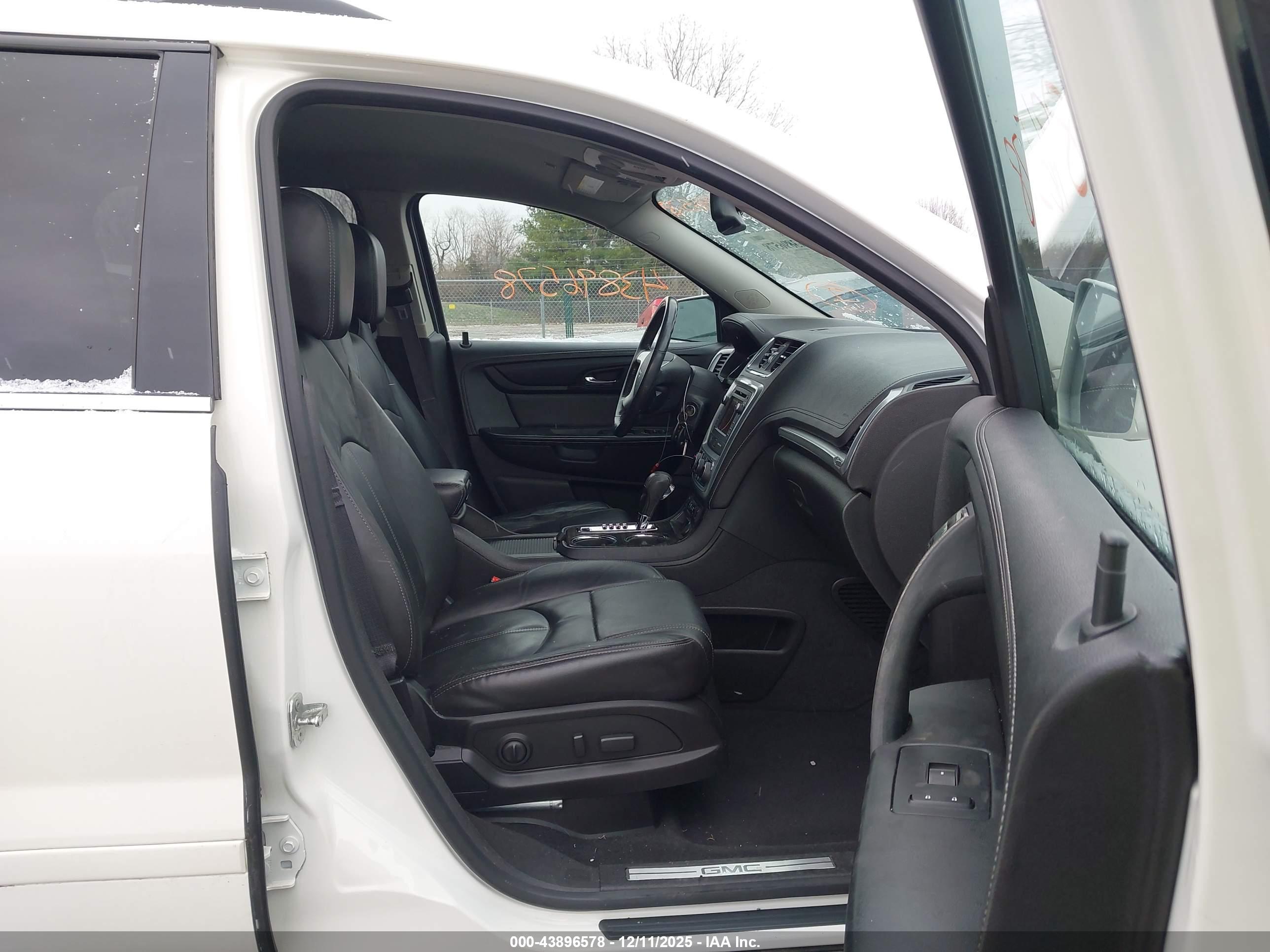 GMC ACADIA image 5