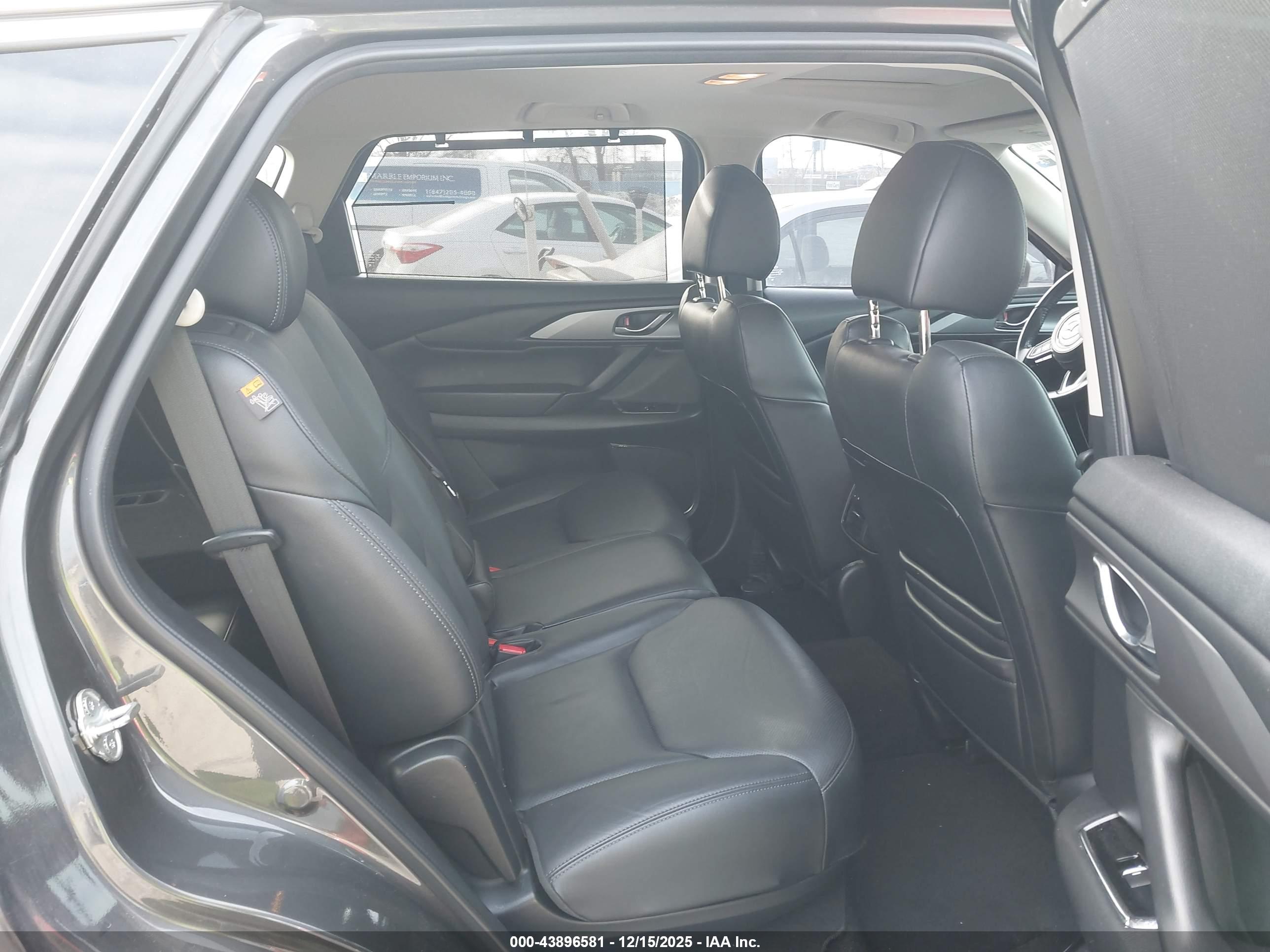 MAZDA CX-9 image 8