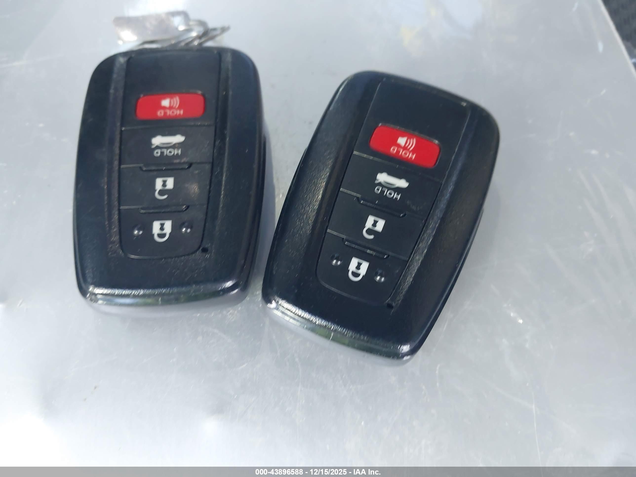 TOYOTA AVALON image 11