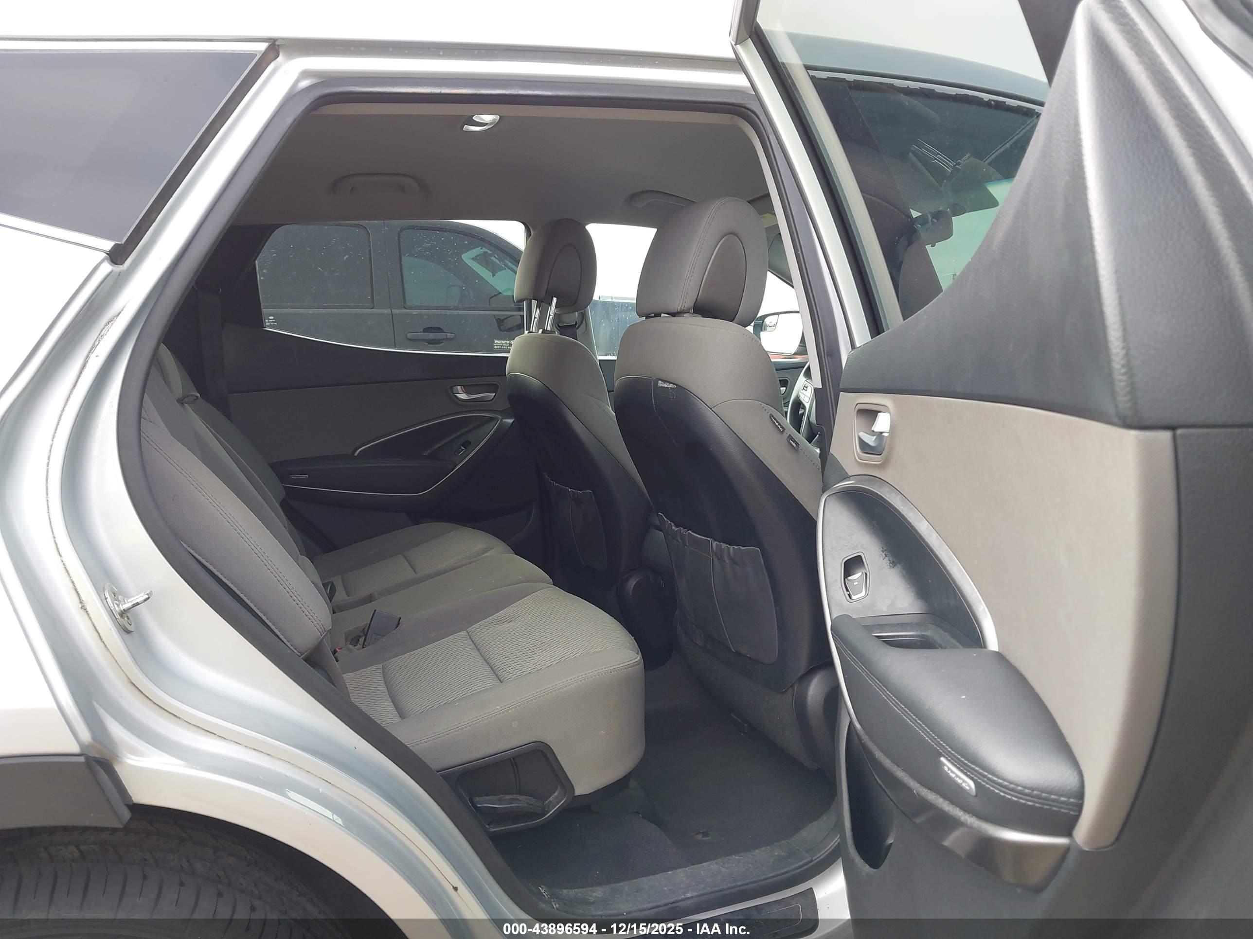 HYUNDAI SANTA image 8