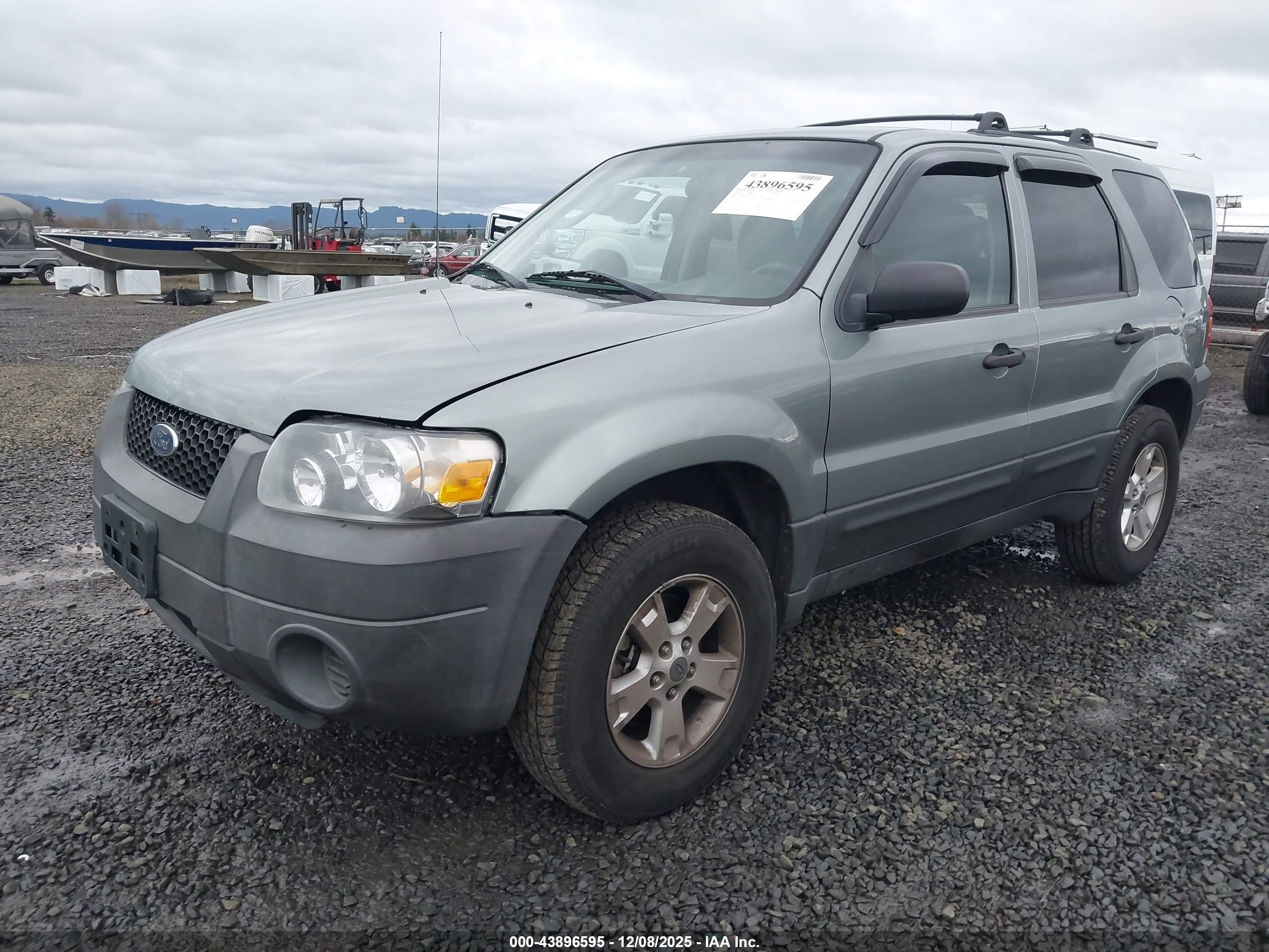 FORD ESCAPE image 2