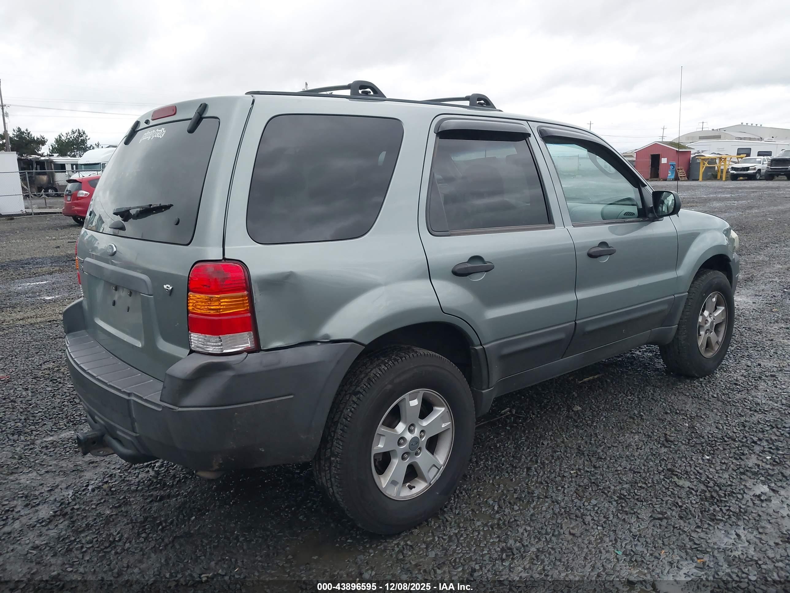 FORD ESCAPE image 4