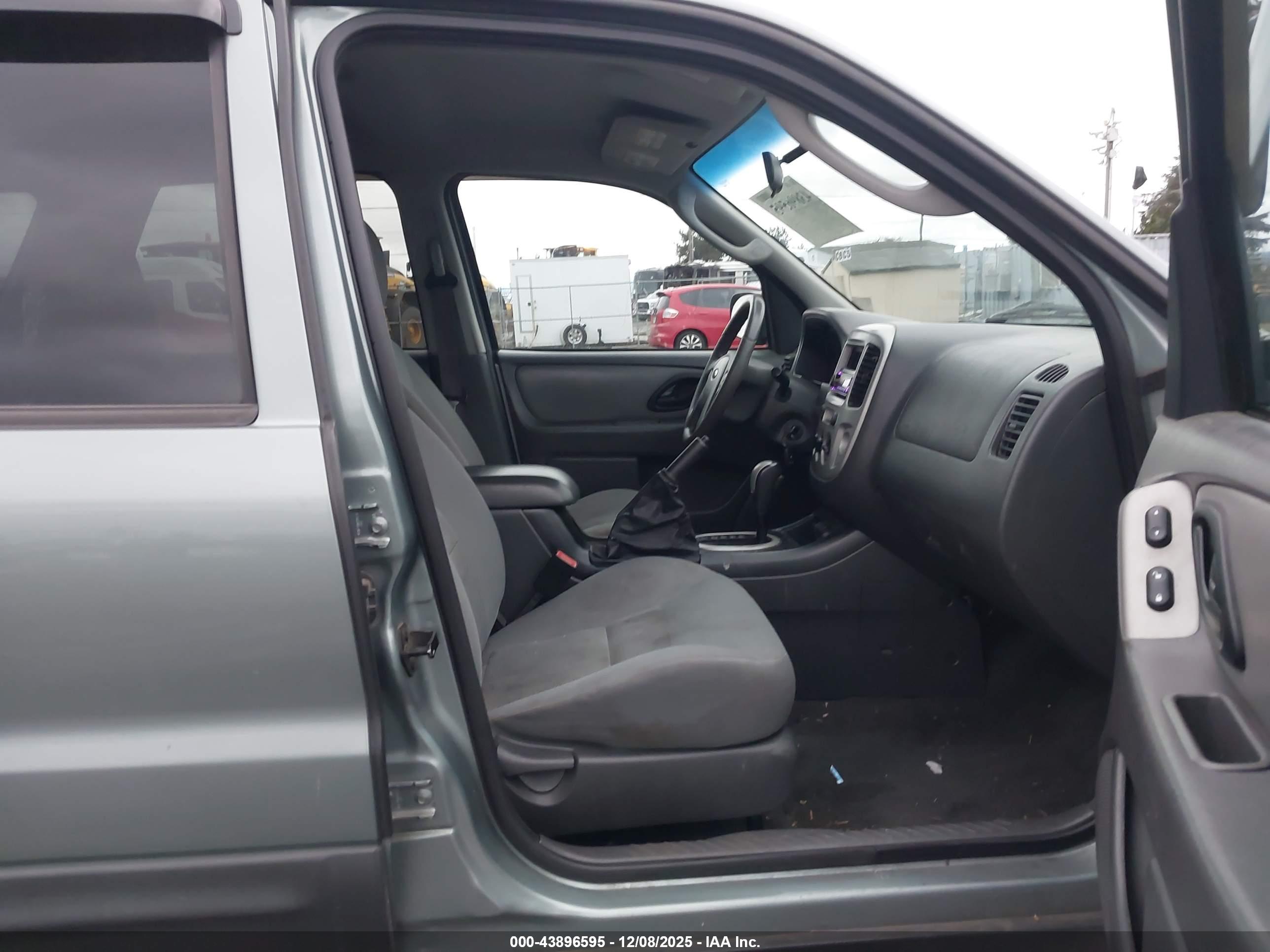 FORD ESCAPE image 5